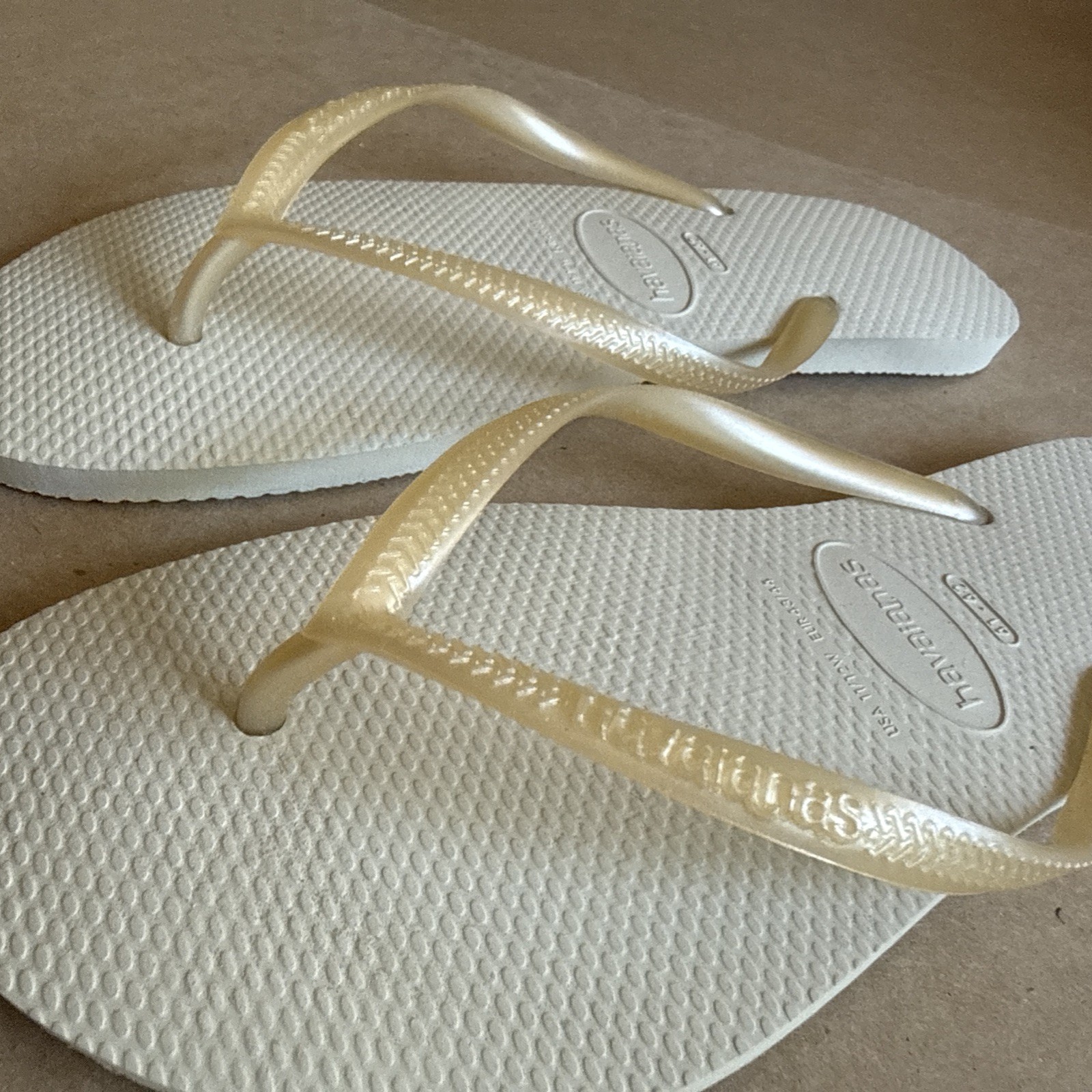 Havaianas Slim White Pearlized Straps 41/42 – New