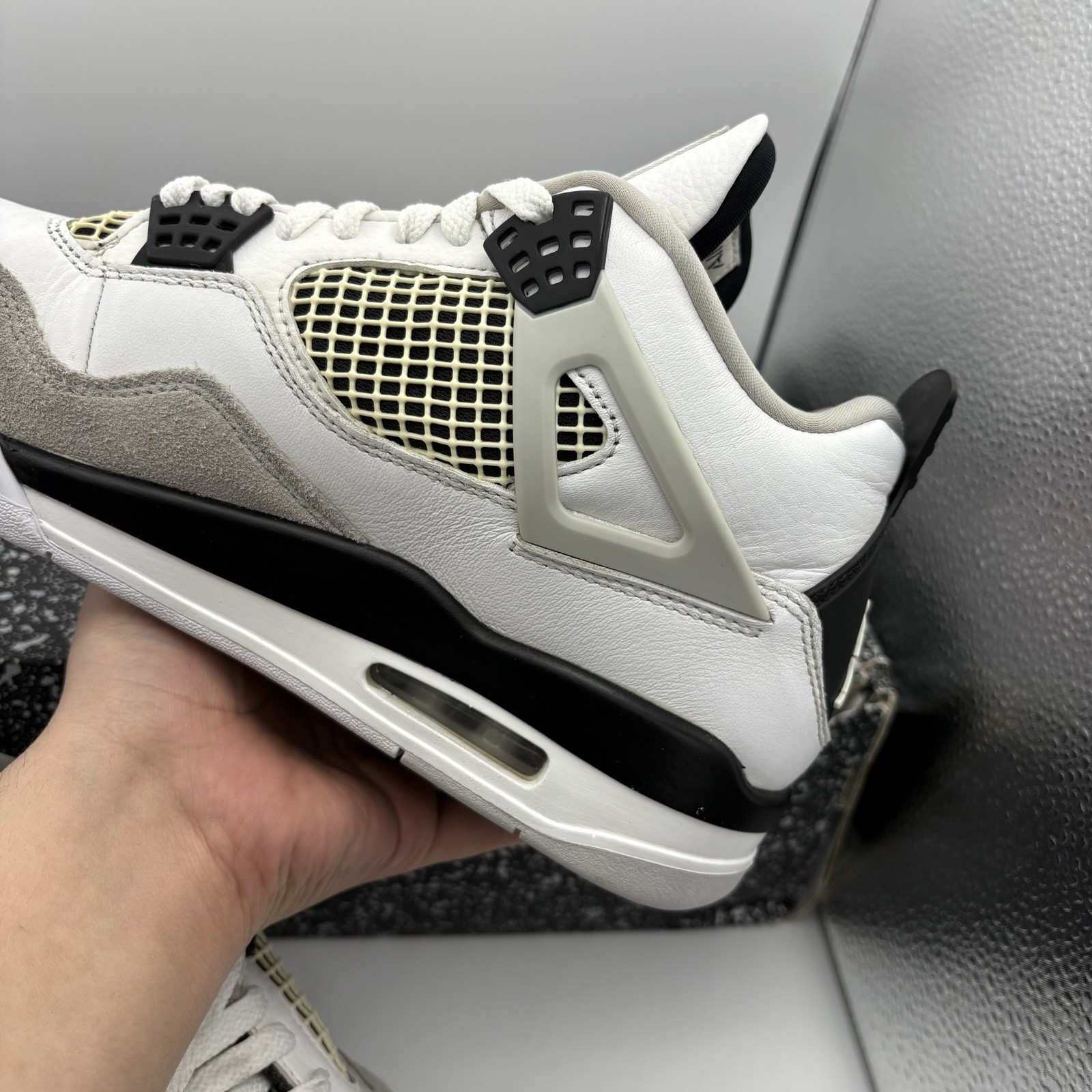 Jordan 4 Retro Military Black Size 9.5 Pre-Owned DH6927-111 White Grey