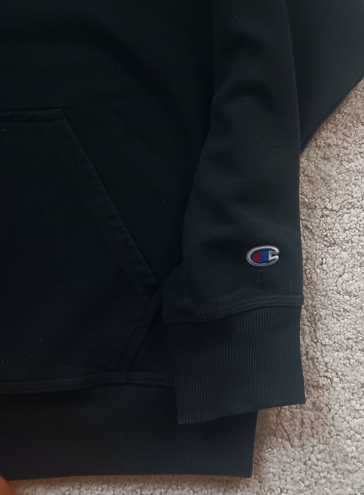 Champion Powerblend GF89H Graphic Fleece Pullover Hoodie – Black MEDIUM