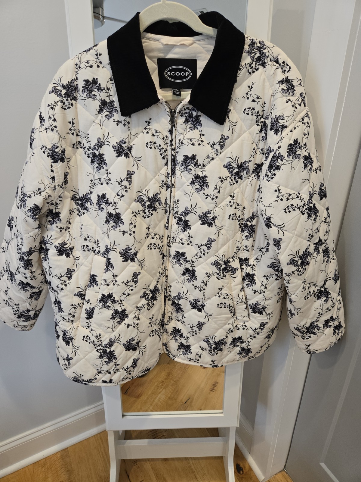 Scoop Womens 1X Black/White Quilted Jacket with Corduroy Collar