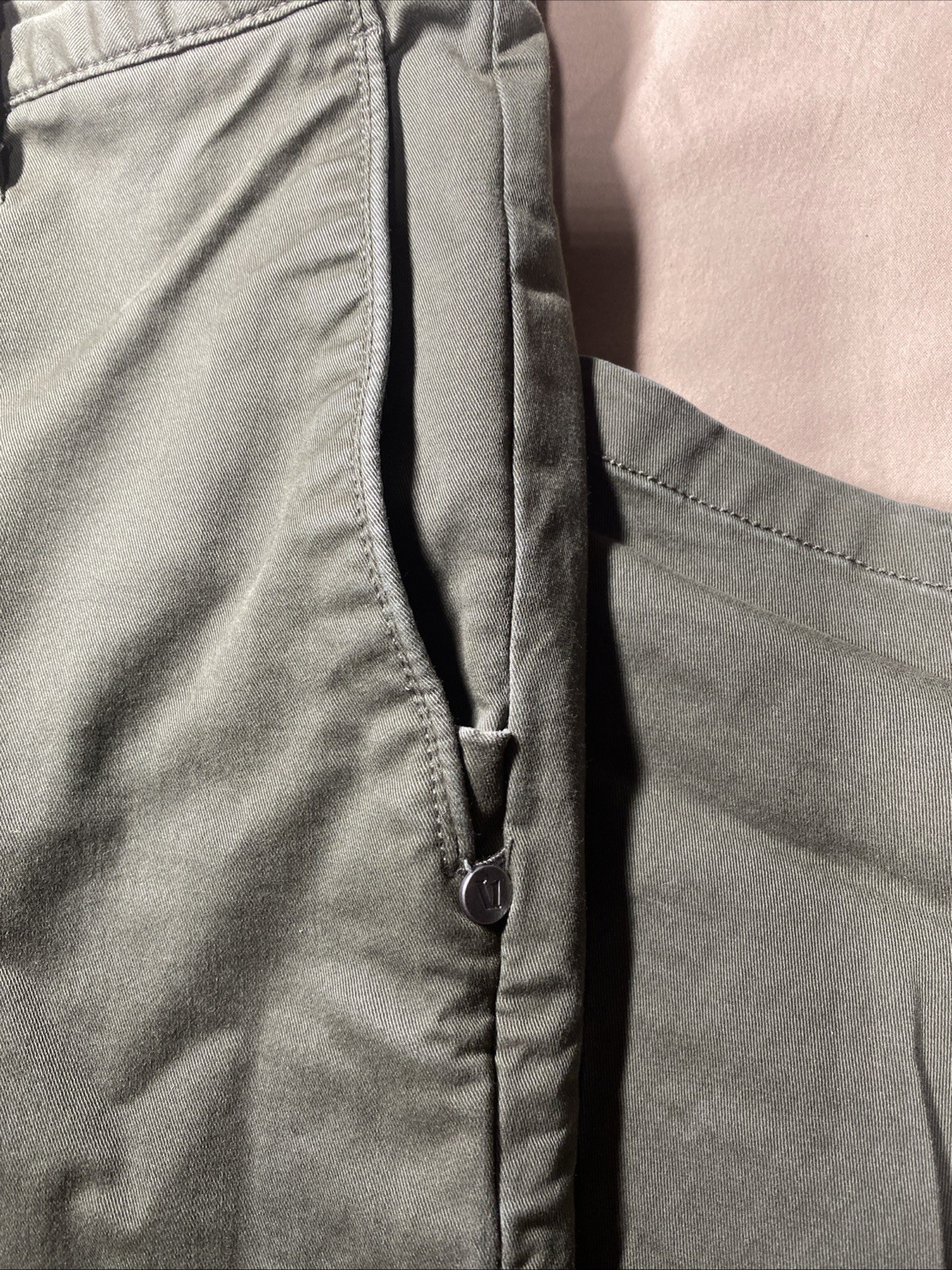 Vuori Pants Trousers Women’s 30×29 Khaki Olive Green Tapered