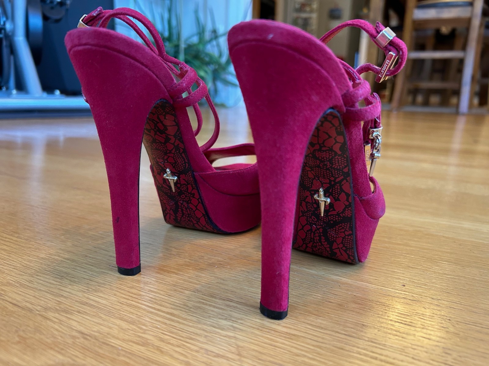 CESARE PACIOTTI Red Suede Platform Sandals Gold-Tone Charm SZ 5 IT 35 Good Cond.