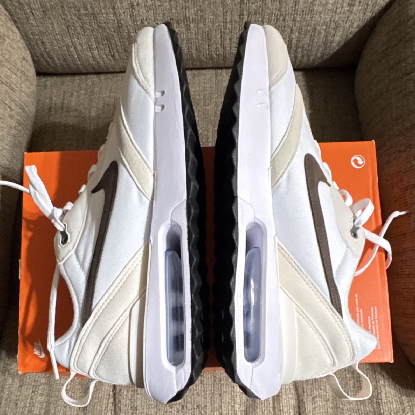 9.5 WMNS Nike Air Max Dawn Phantom Baroque Brown DC4068-102 White/Black Sneakers