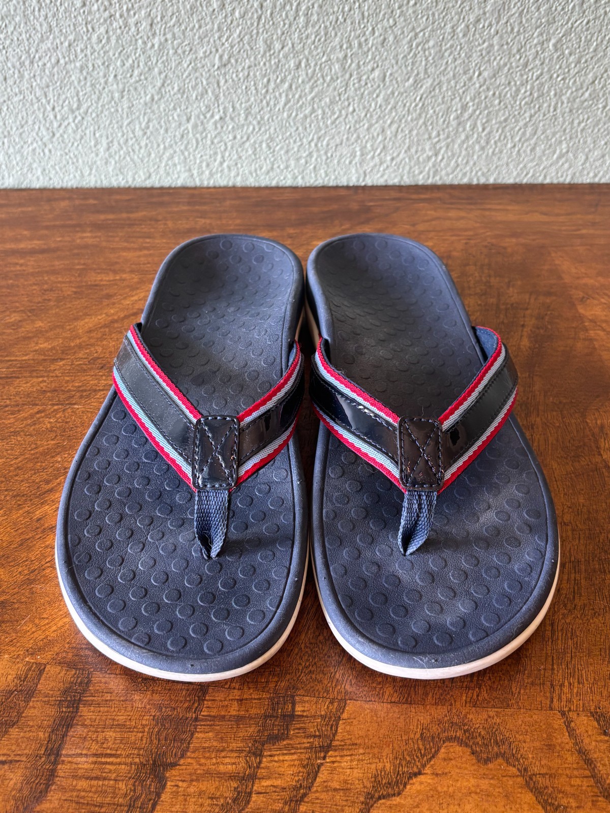 Womens Vionic Tide Sport Flip Flop Sandal Size 9 – Navy with Red Stripe