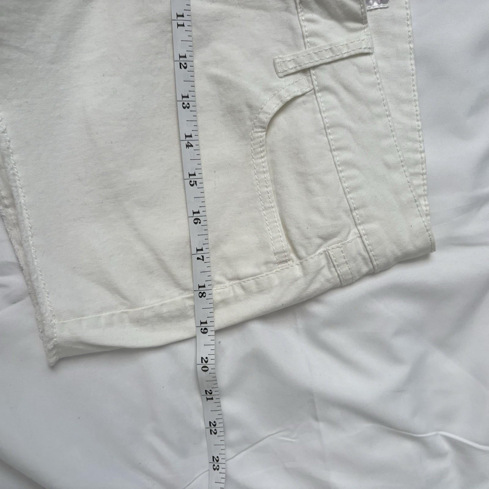 No Boundaries White Denim Shorts Size L (13) Frayed Hem Summer Jean Shorts
