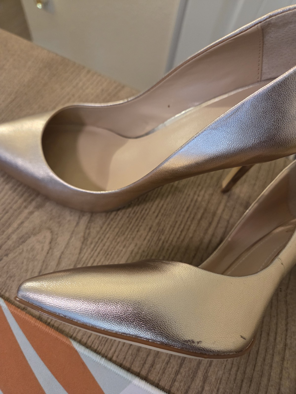 Charles By Charles David Women’s Rose Gold Leather Pumps US Size 10