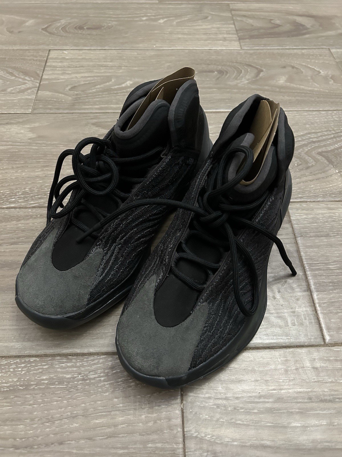 Adidas Yeezy Quantum Onyx Size 9 Men’s In Good Condition with Original Box