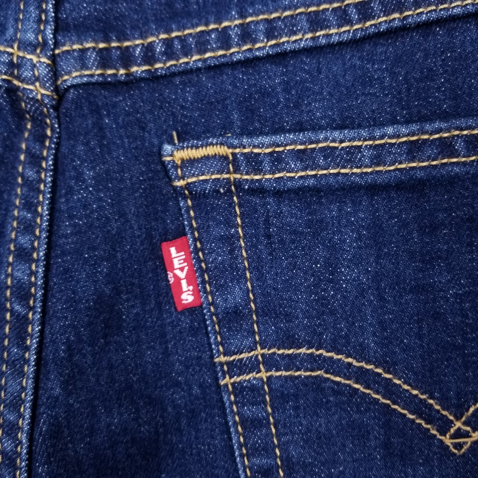 Levi’s Big E Mom Jean Women’s Denim Blue Jeans Size 26 (Measures 27×27) Hi Rise