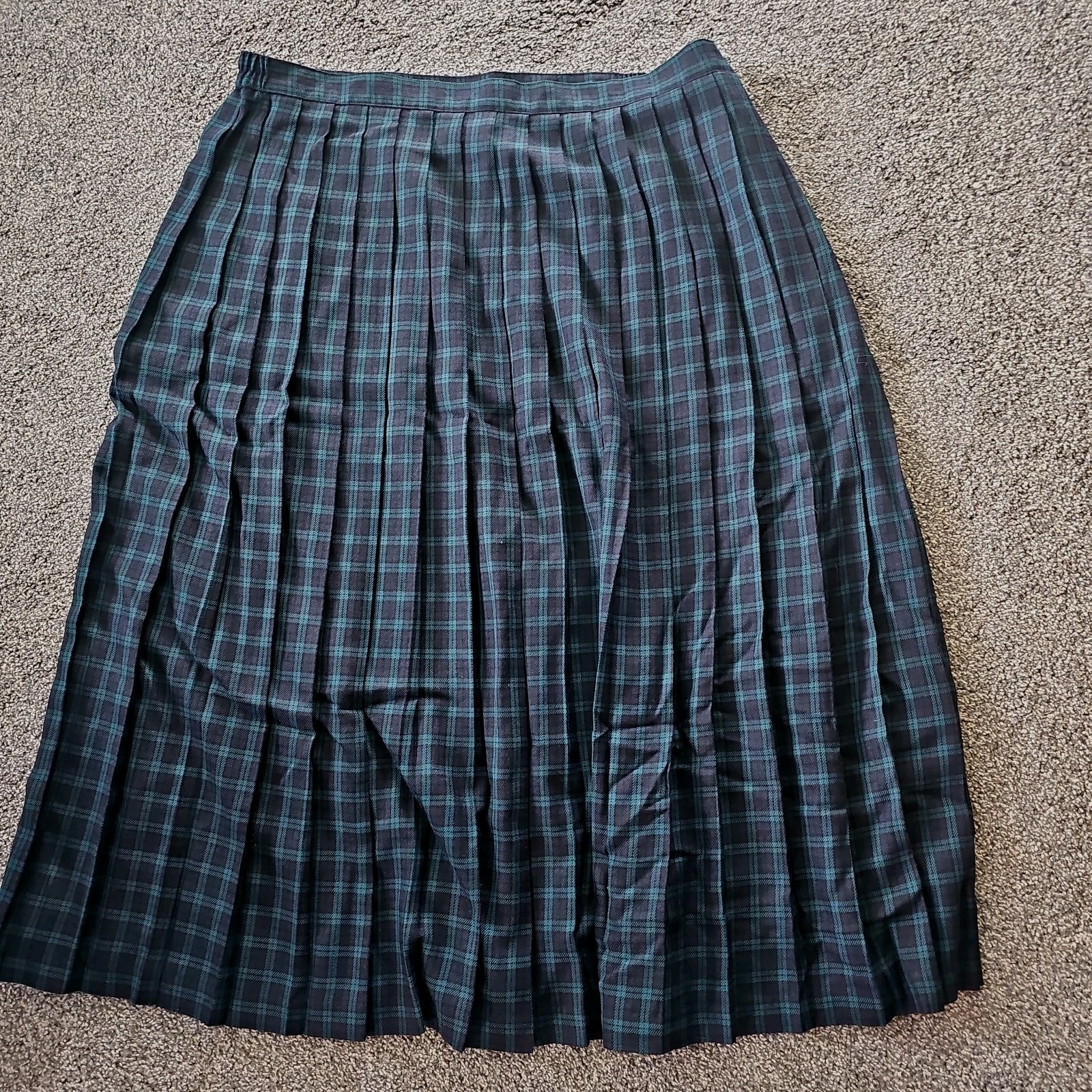 VTG Requirements 20W Navy Green Pleated Plaid Side Zip Skirt. Schoolgirl
