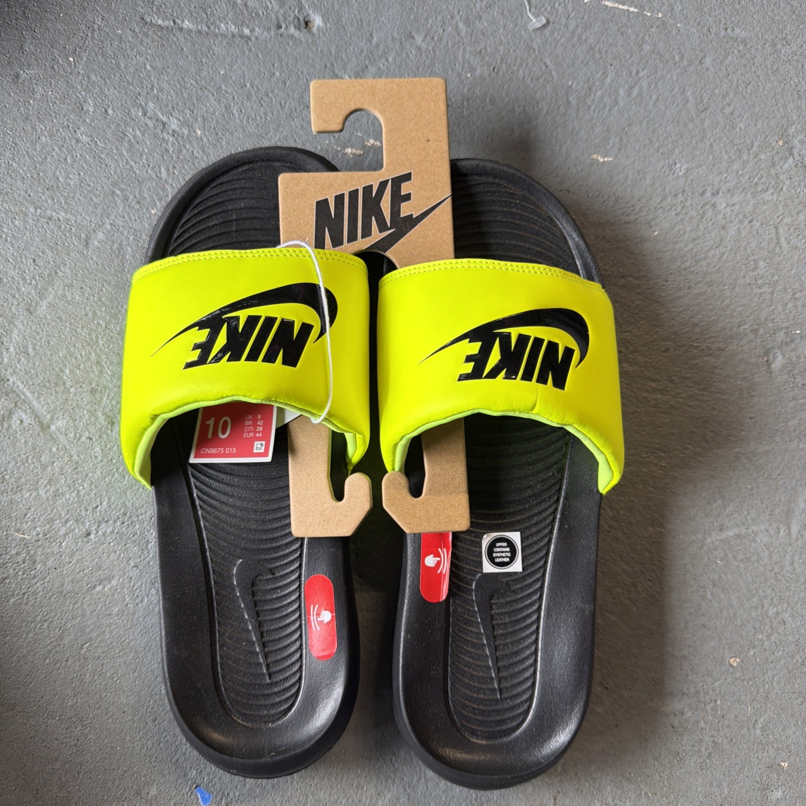 Nike Mens Slides Sandals Victori Slide Black/Volt Size 10 – CN9675-015 New