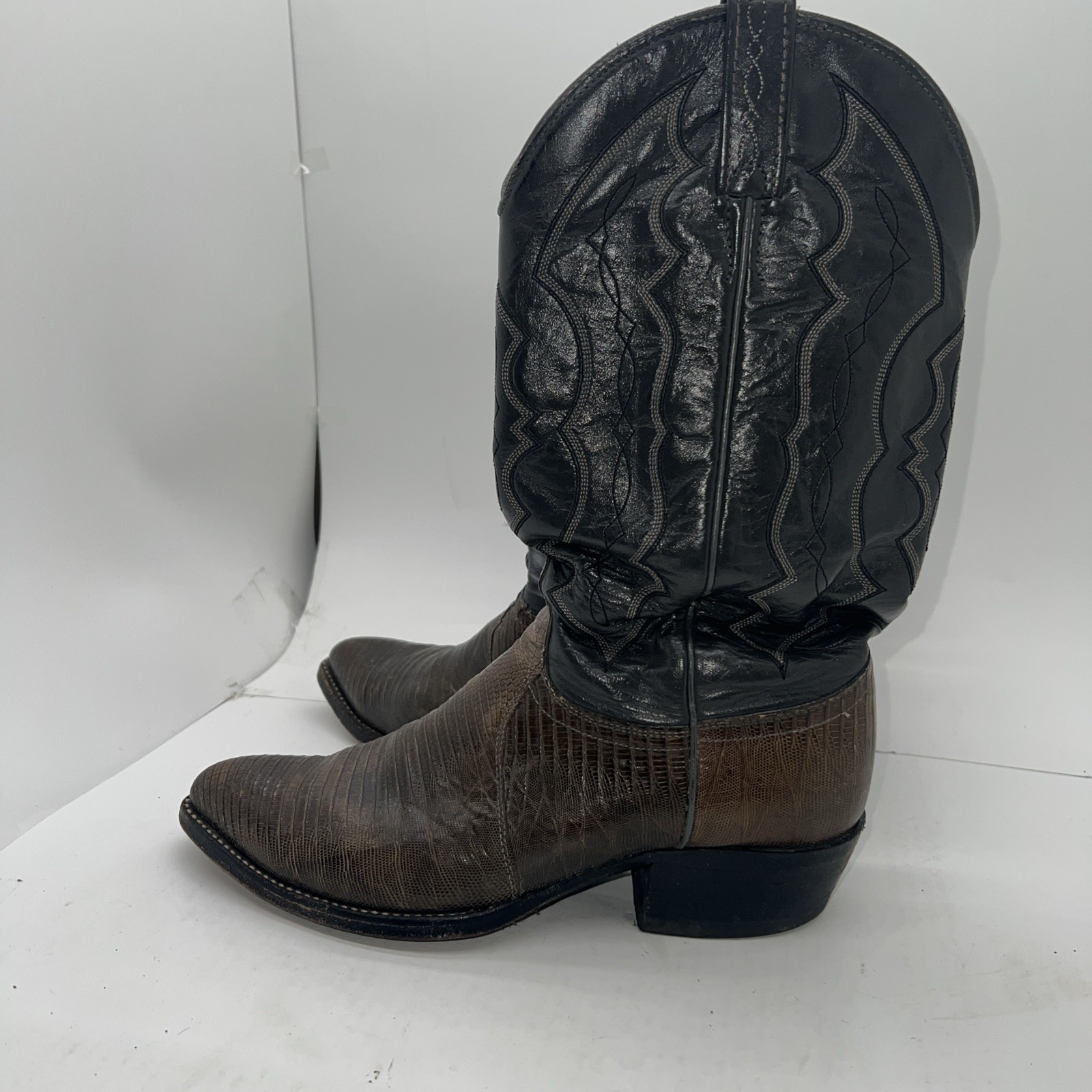 J Chisholm Men’s Exotic Cowboy Boots Size 9 D snakeskin Western Made In USA