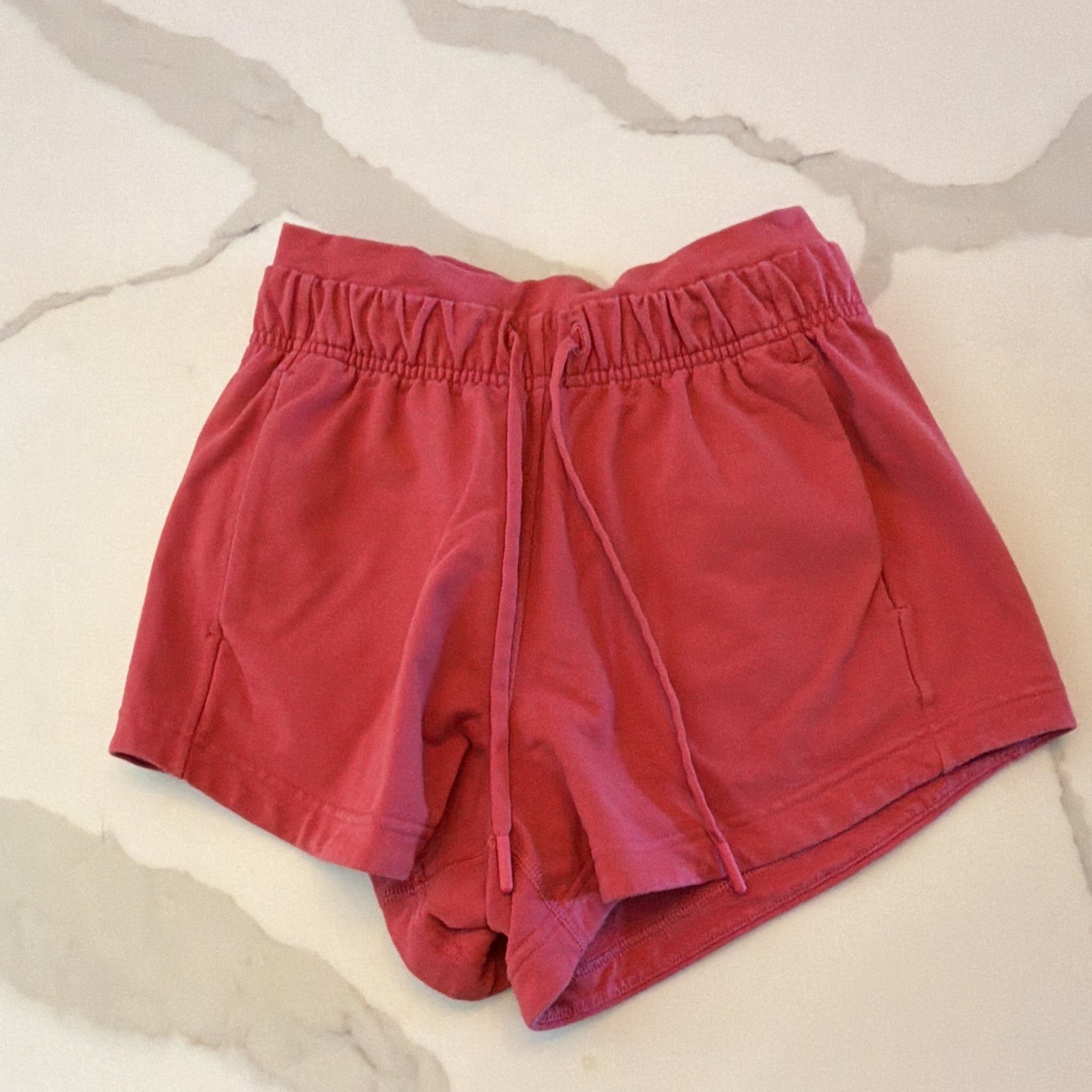 Lululemon Women’s Hot Pink Athletic Shorts Drawstring Elastic Waist Pkts size 2