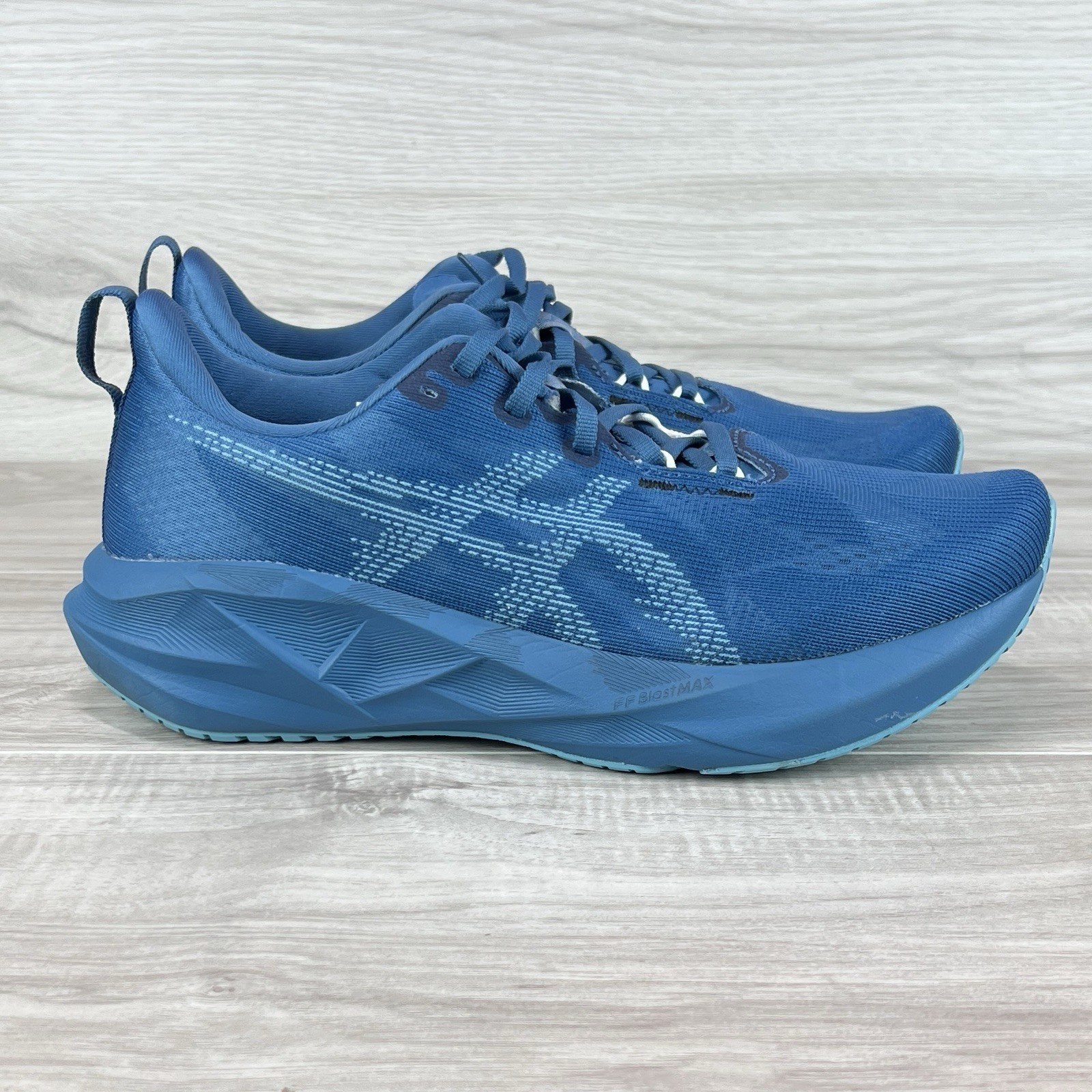 Asics NOVABLAST 5 Blue Low Top Running Shoes Men’s Sz 12.5 1011B974-405