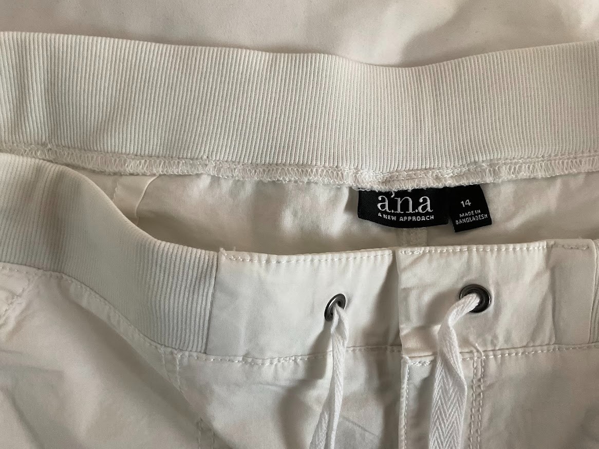 NWT a.n.a. White Shorts Size 14 Stretch Cotton Drawstring Utility Patch Pocket