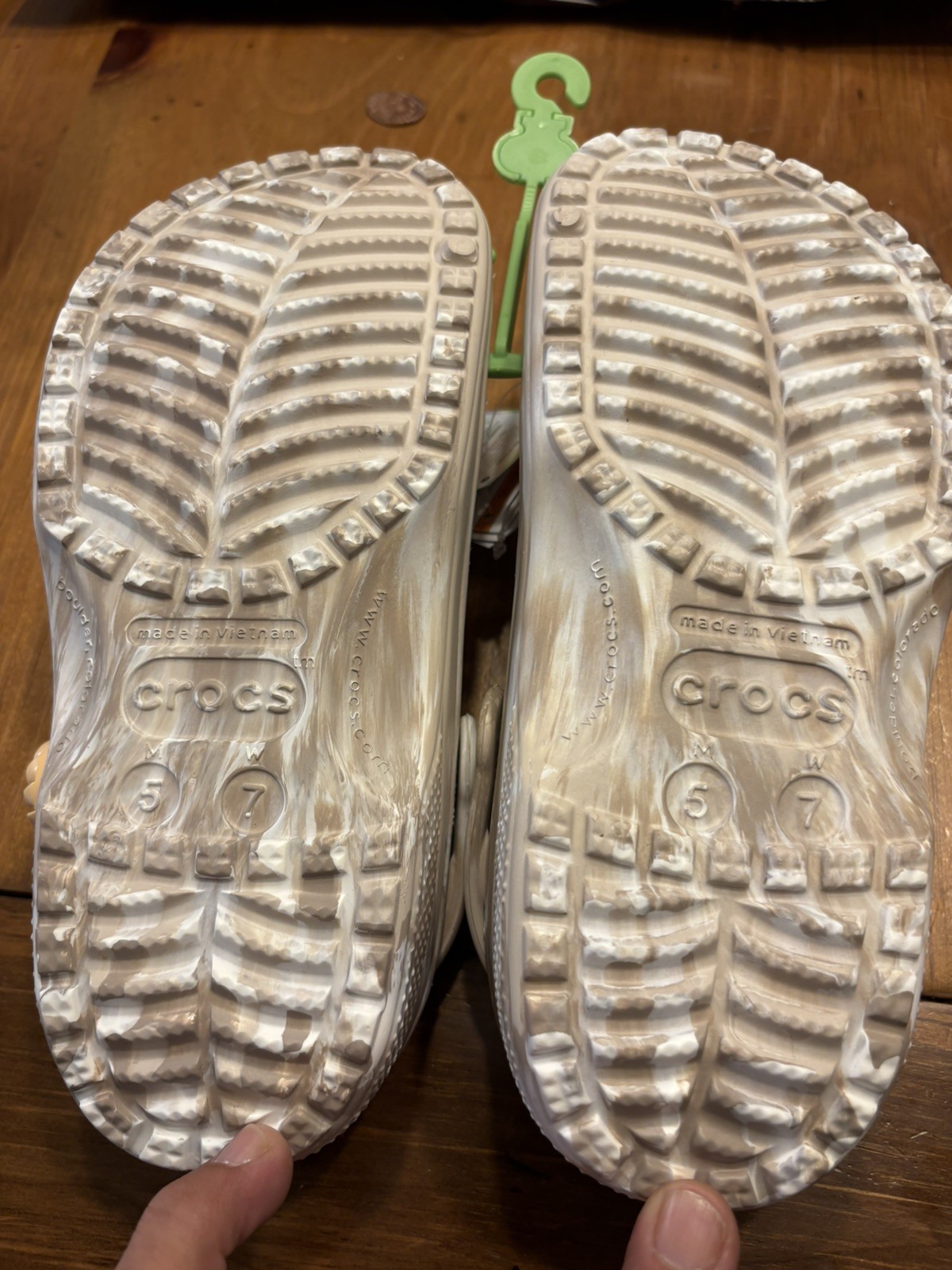 Size 7W, 5M Tim Hortons Crocs Iced Capp Swirl Limited Edition 6 Charm SIZE 7W,5M