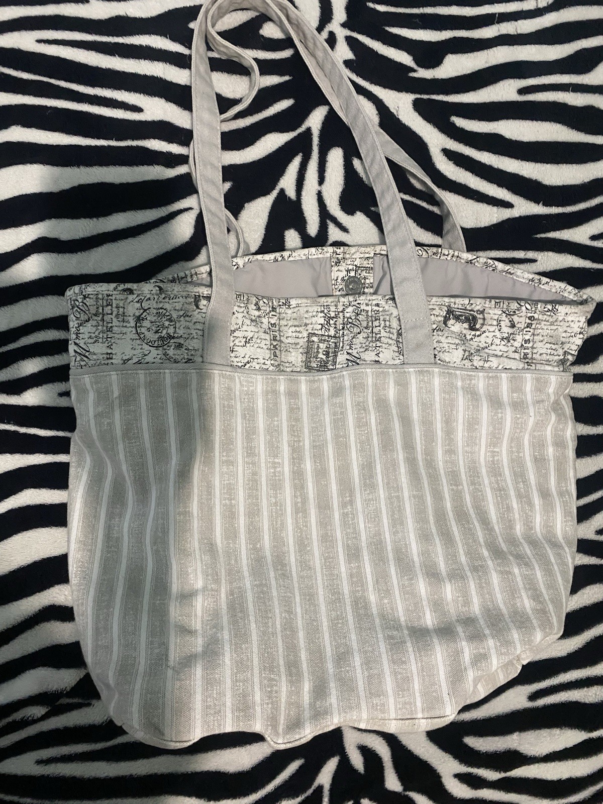 Women’s Paris Eiffel Tower Striped Tote Bag Beige/Gray Lined Magnetic Close