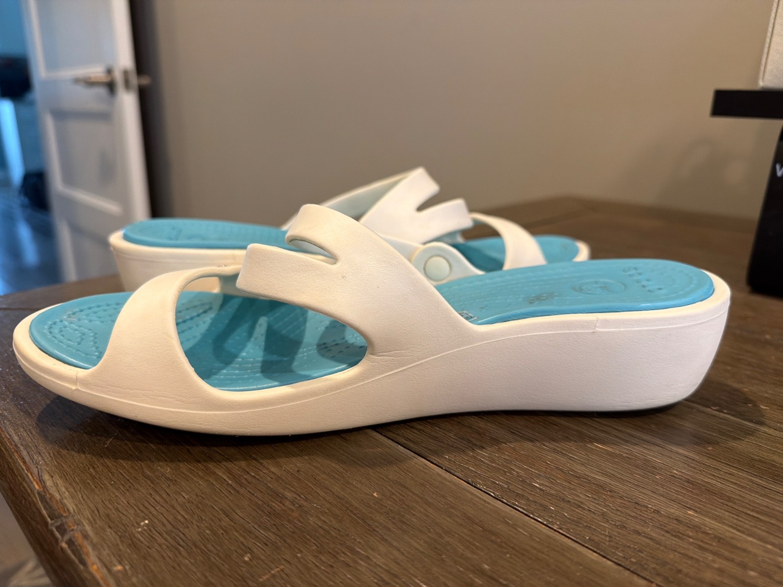 CROCS Kadee II White with Aqua Insole Flat Slide Sandals Women’s 8