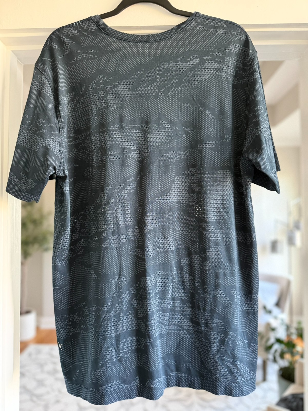 Lululemon T-Shirt Mens XL Blue Camo Short Sleeve Stretch Athletic – SEE PICS