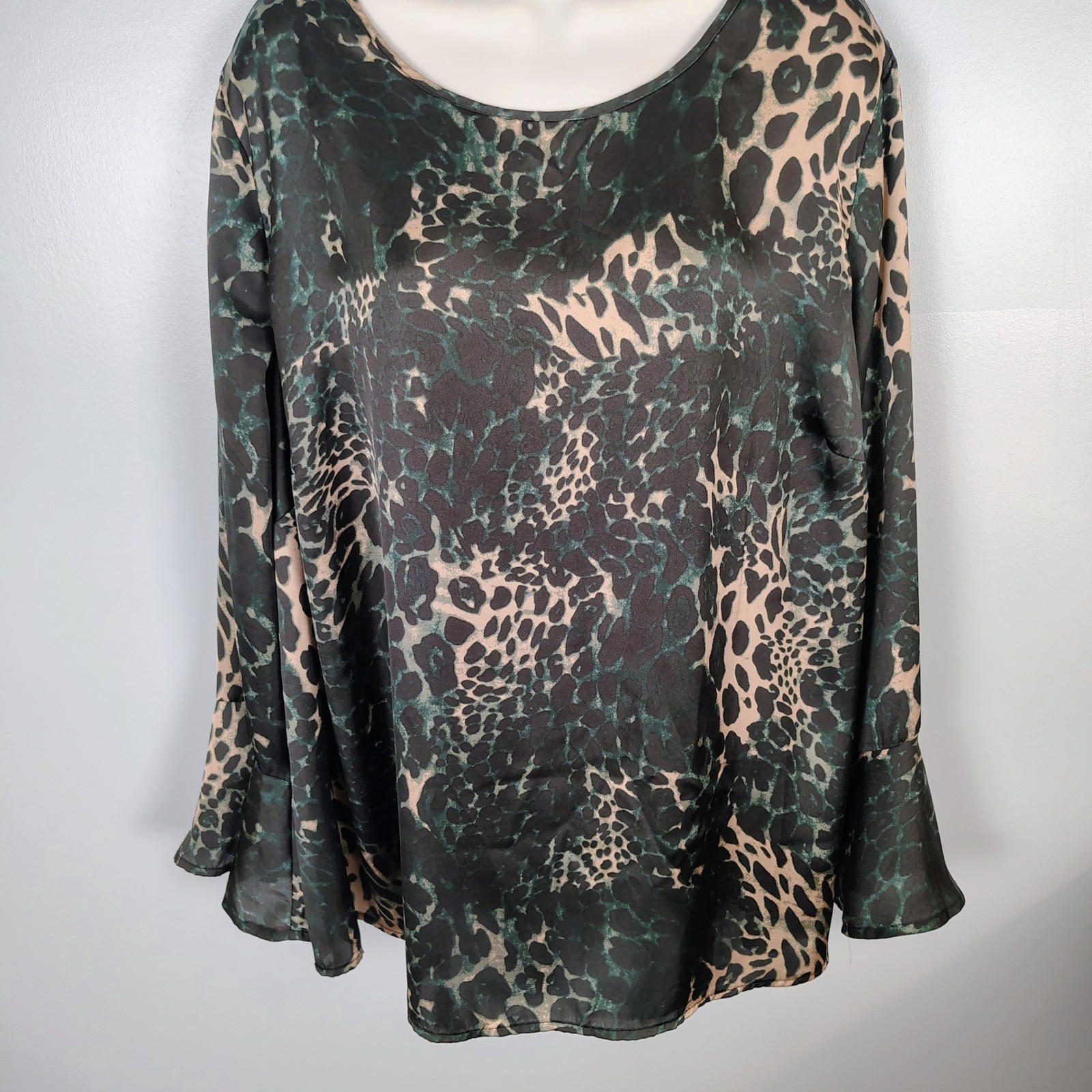 Ellos Womens Green Leopard Print Bell Sleeve Satin Blouse Top Size 20 burnout