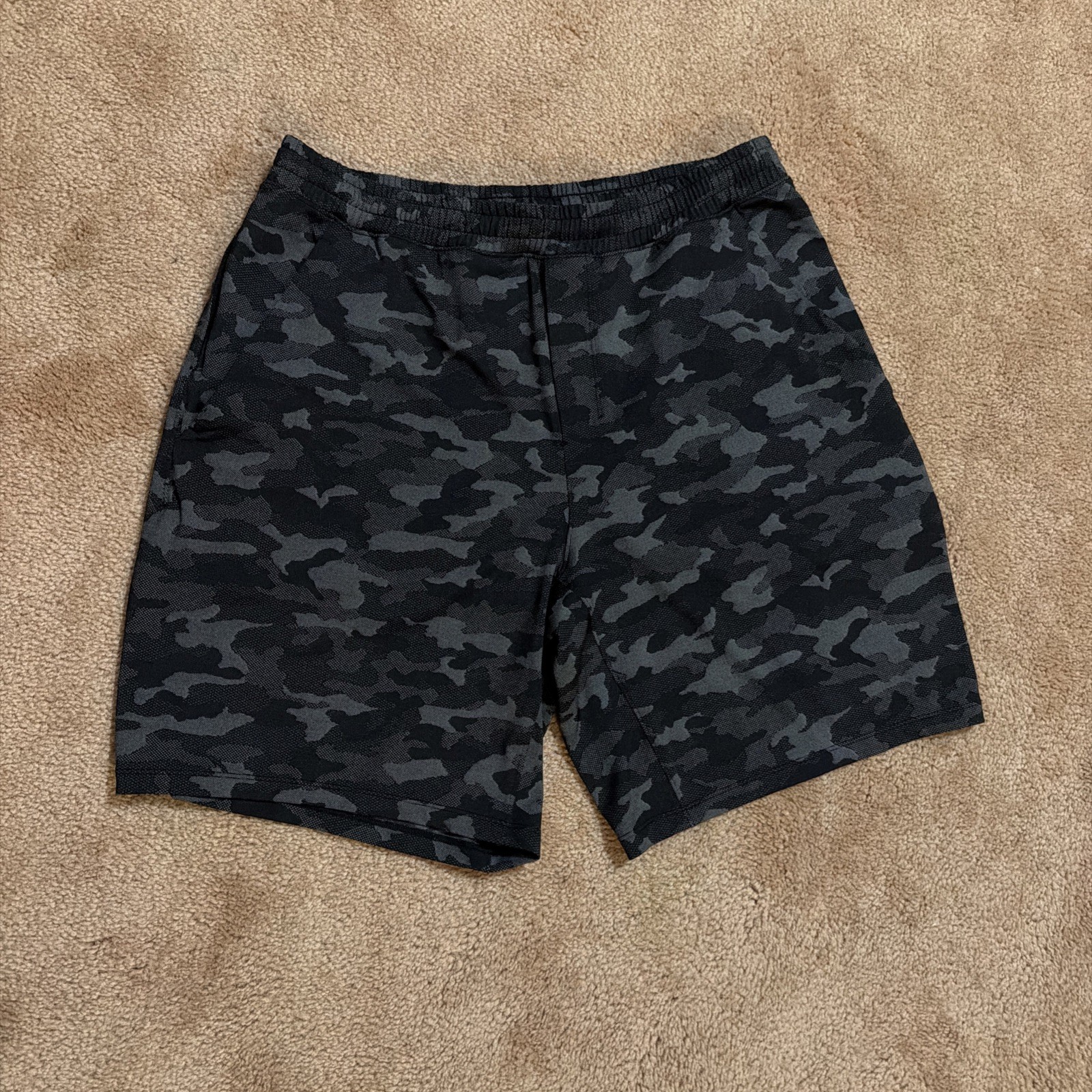 Lululemon Men’s Pace Breaker Out Of Mind Camo Shorts Liner 9” Size XL