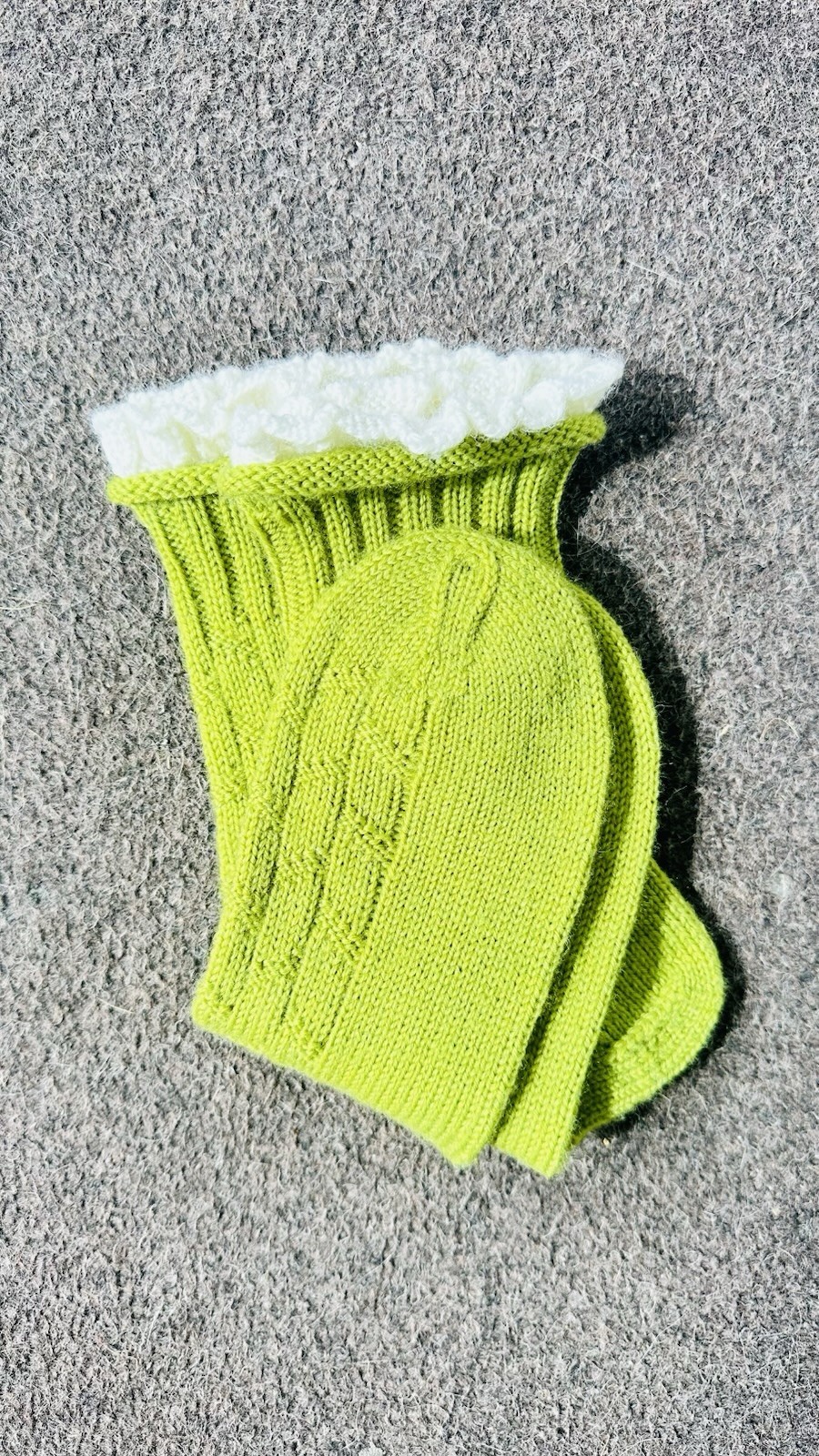 Women’s handmade Knit Crew Socks Full Toe Size 37-38 Ruffle Cuff