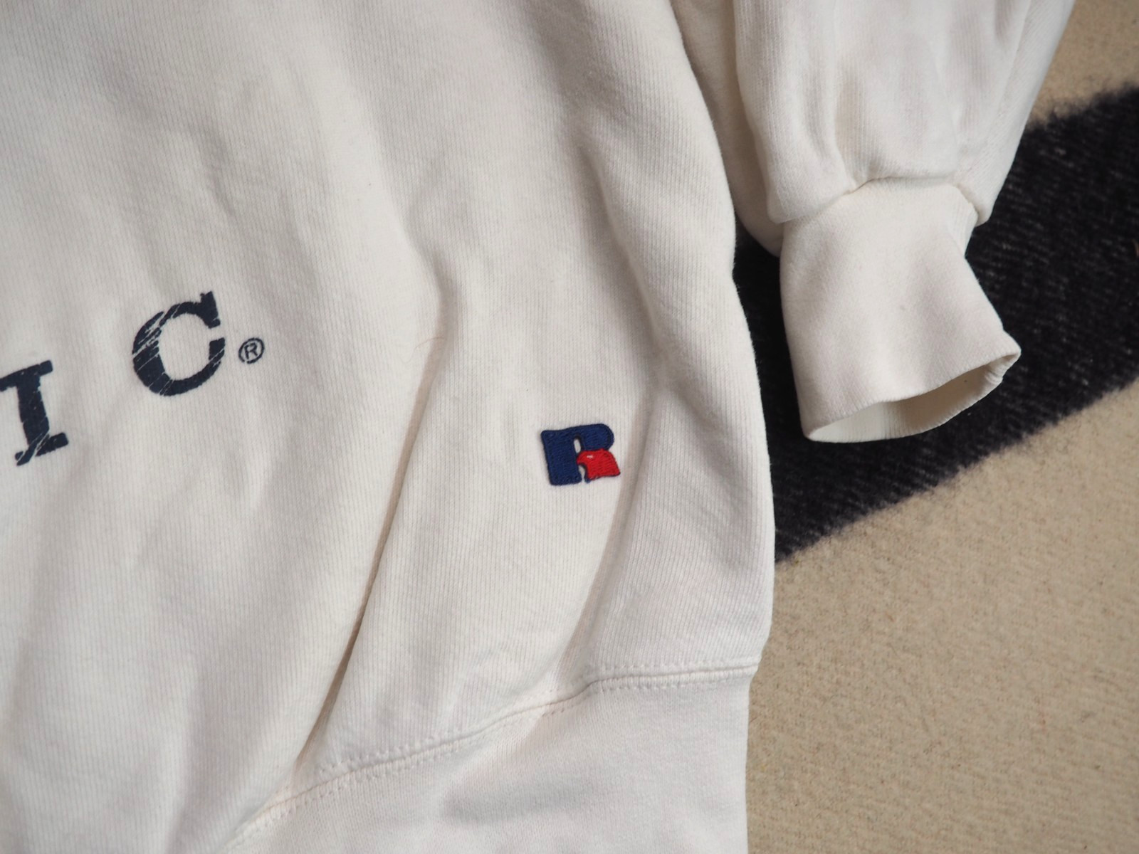 VTG 90s Russell Athletic Spellout Baggy Logo USA White Pullover Sweatshirt Men M