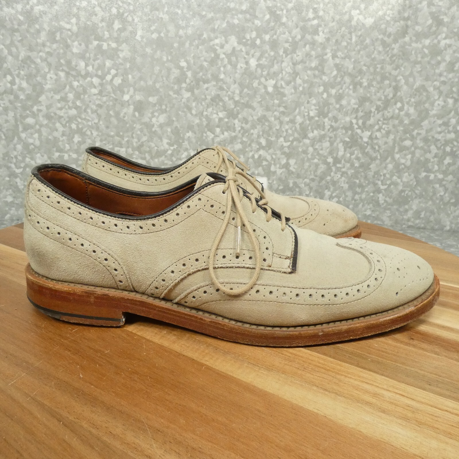 Allen Edmonds Player’s Shoe Mens 9B Beige Suede Wingtip Oxfords