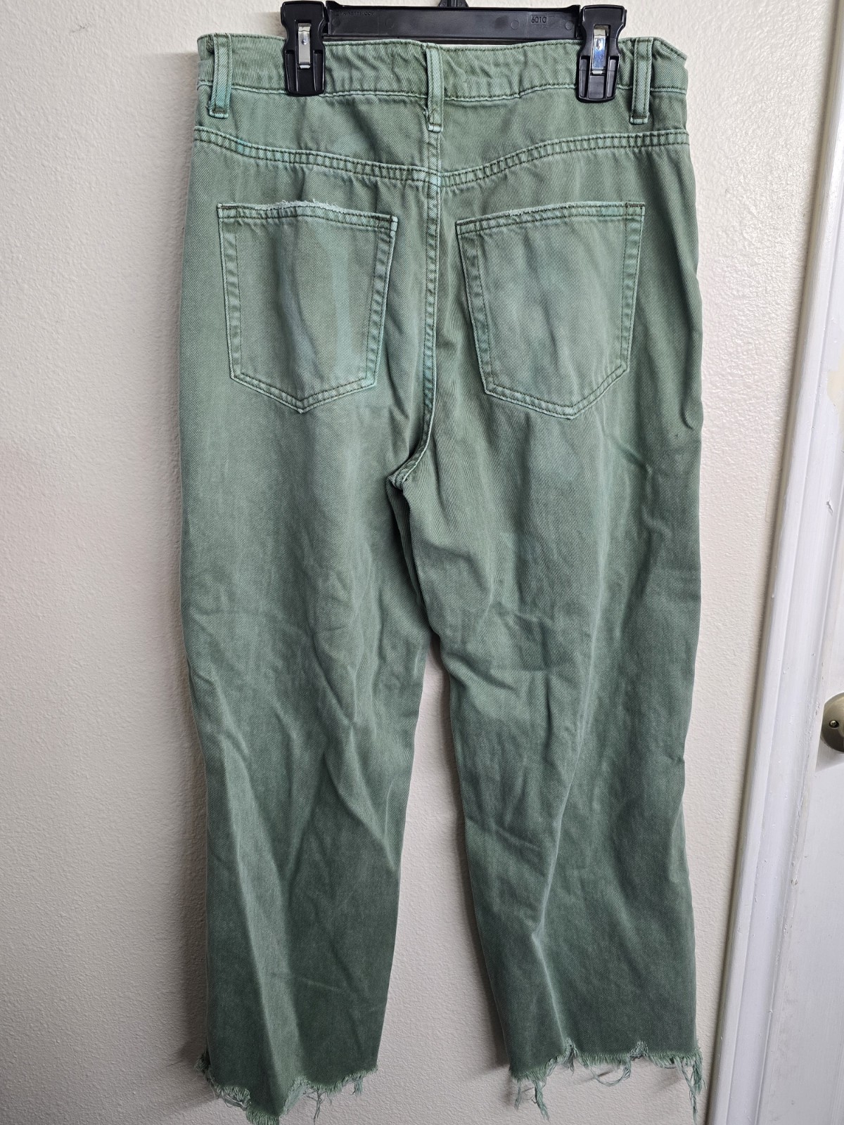 Vervet Distressed Green Cotton Jeans Size 28 Ripped Knees Frayed Hem