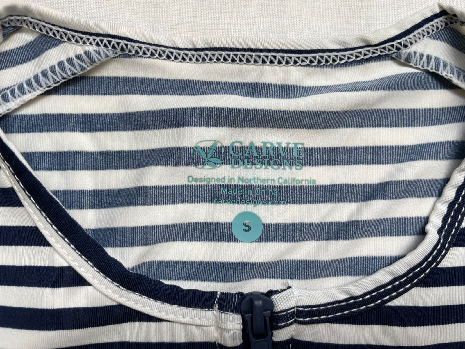 Carve Designs Dawson Rashguard Top Navy Stripe Sz Small NWT