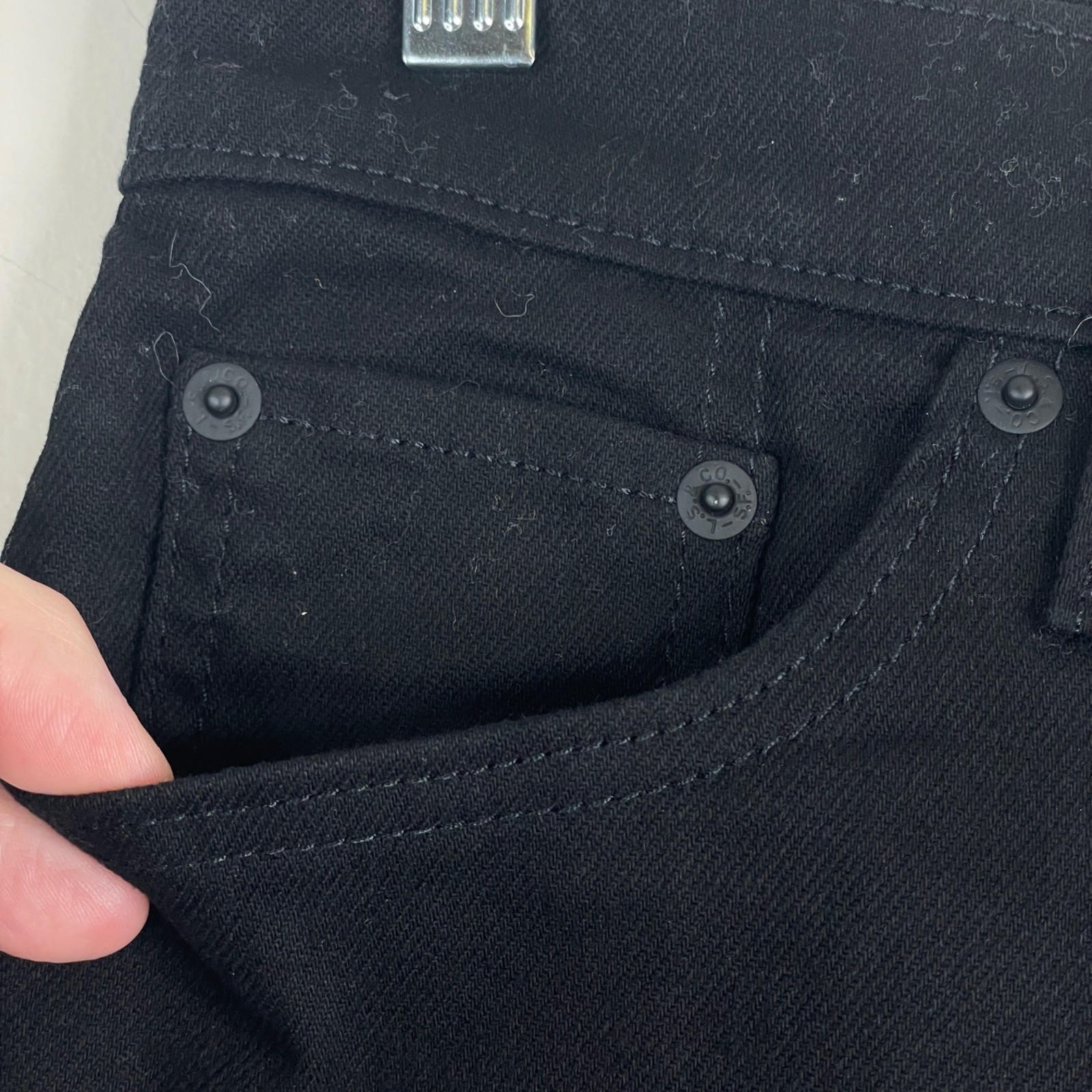 Levi’s Mid Length Shorts NWT Womens 27 Black Festival Classic Black Logo Slim