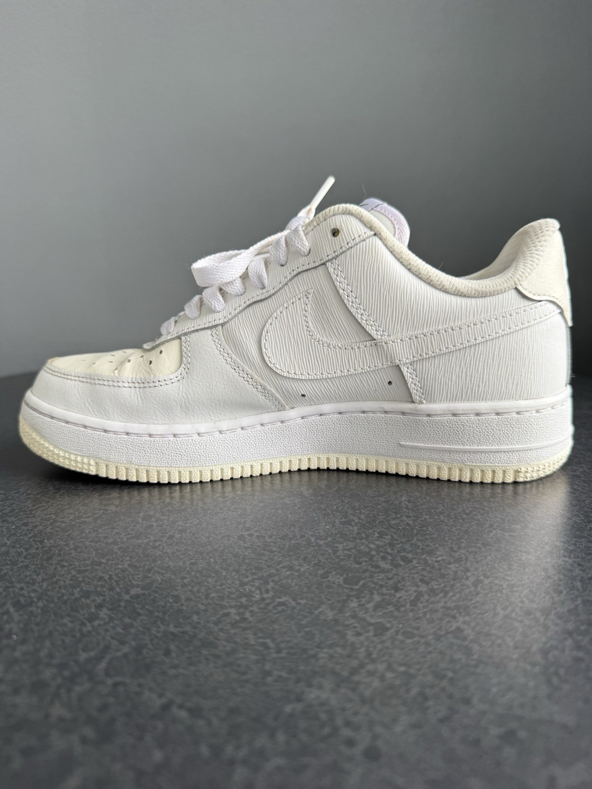 Nike Air Force 1 VPC Women’s Sz 7 White Low Top Shoes Sneakers AF1 Lifestyle