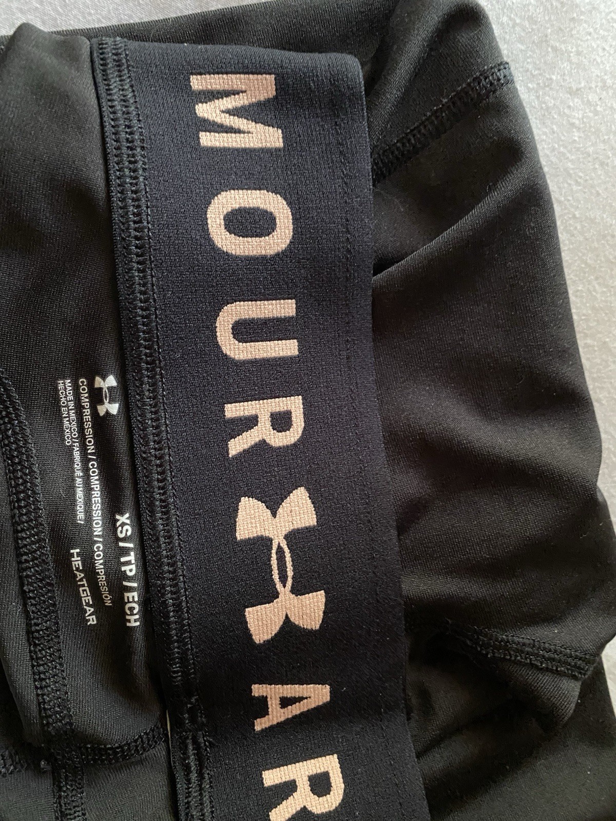 Under Armour UA Women’s Compression Heatgear Capri Leggings Size Xsmall Black