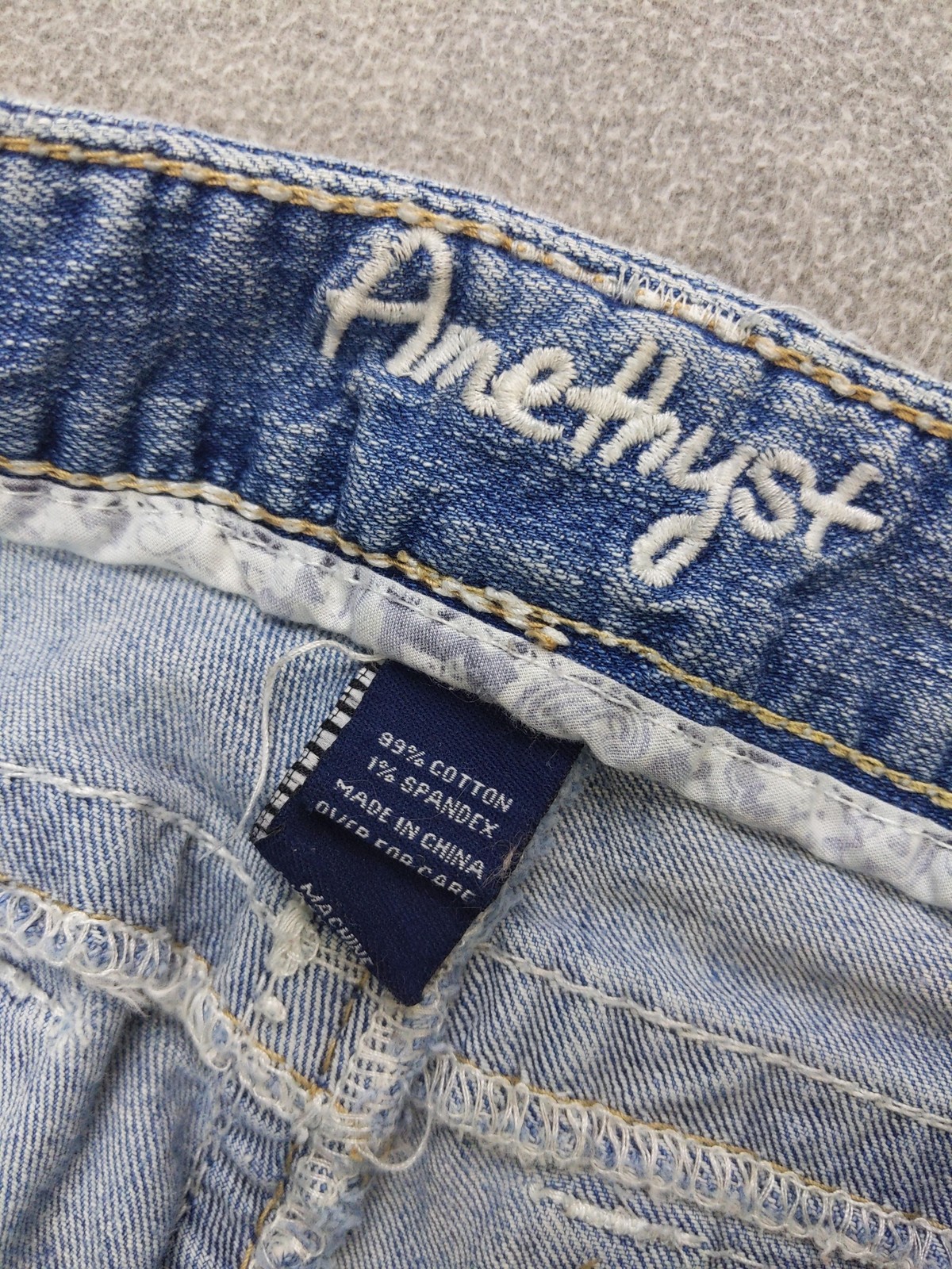 Amethyst Jeans Juniors 9 Blue Low Rise Bootcut Distressed Embroidered Denim
