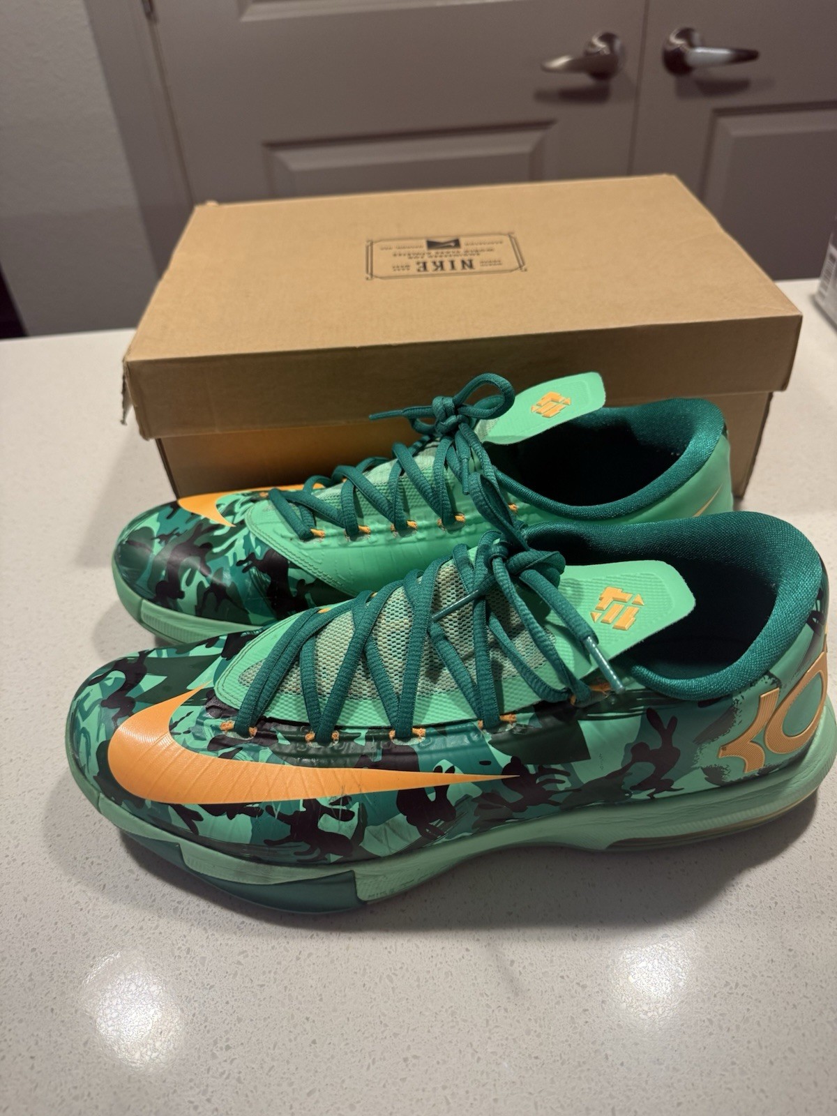 Nike KD 6 Men’s Low Top Basketball Sneakers Bundle
