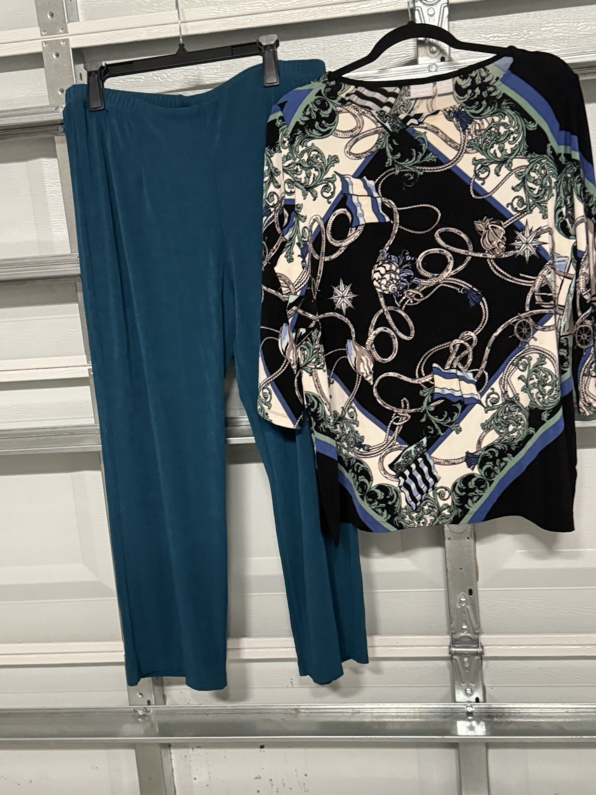 Chico’s Traveler’s Multi Color Abstract Pant Set Size 3p Slinky Knit Inseam 29”