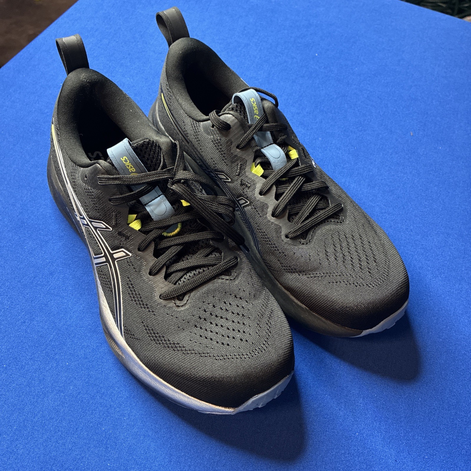 Size 8.5- ASICS Gel Pulse 16 Black Pure Silver very good condition