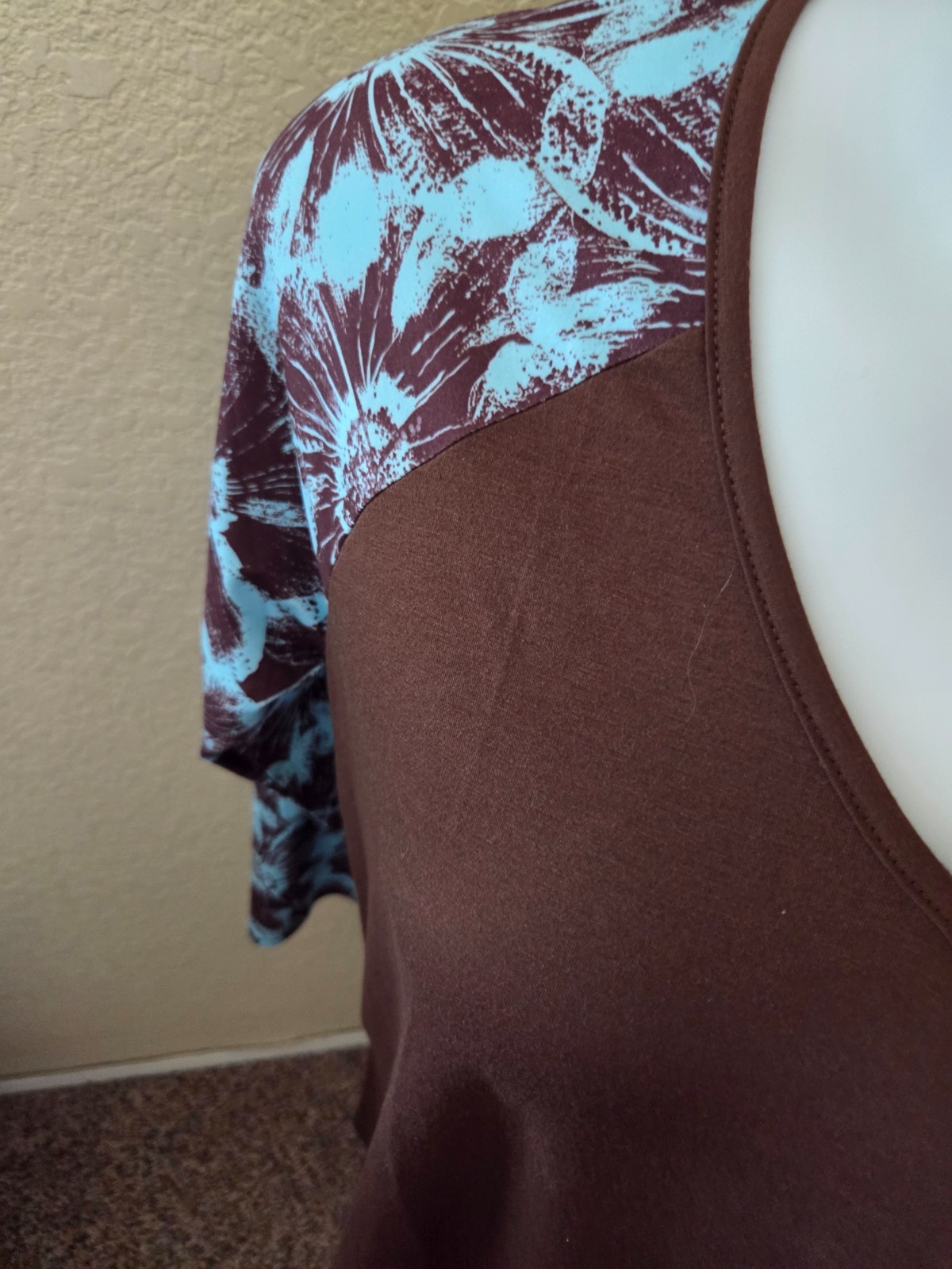 BRAND NEW: Women’s Unbranded Size XL Brown with Print Long Sleeves