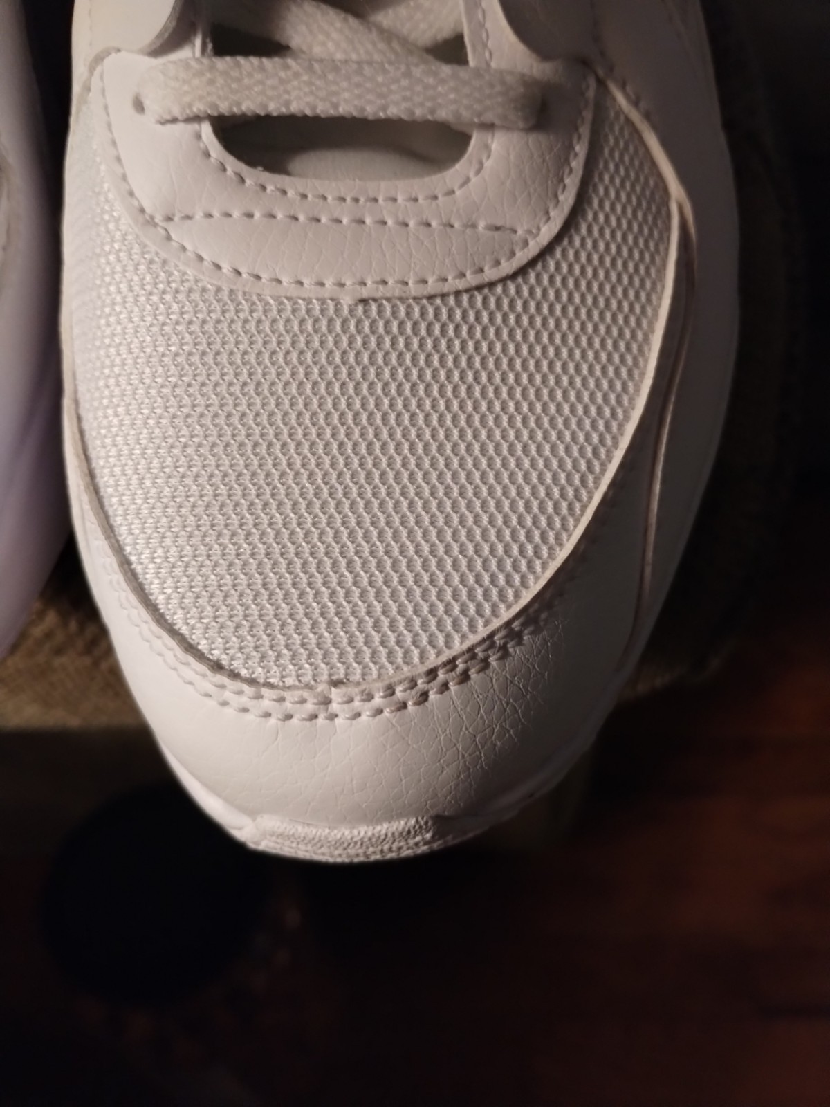 NIKE AIR MAX EXCEE TRIPLE WHITE LEATHER / MESH SHOES WOMENS SIZE 8.5