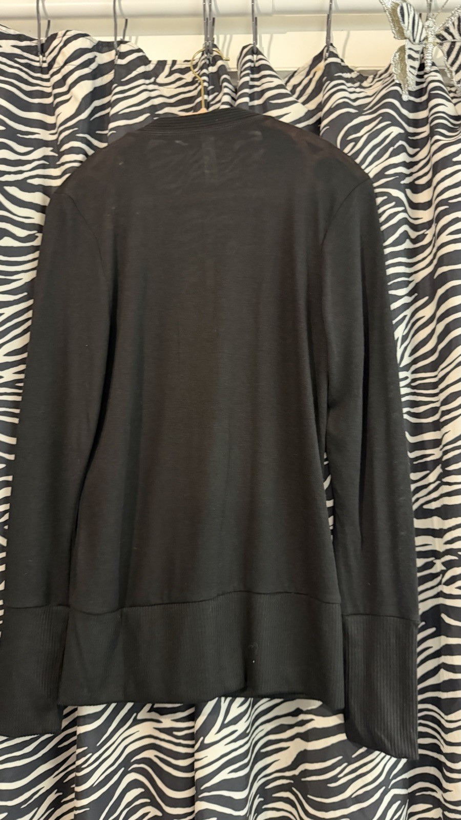 Zenana Outfitters Black V-Neck Button Front Lightweight Knit Cardigan Sweater L