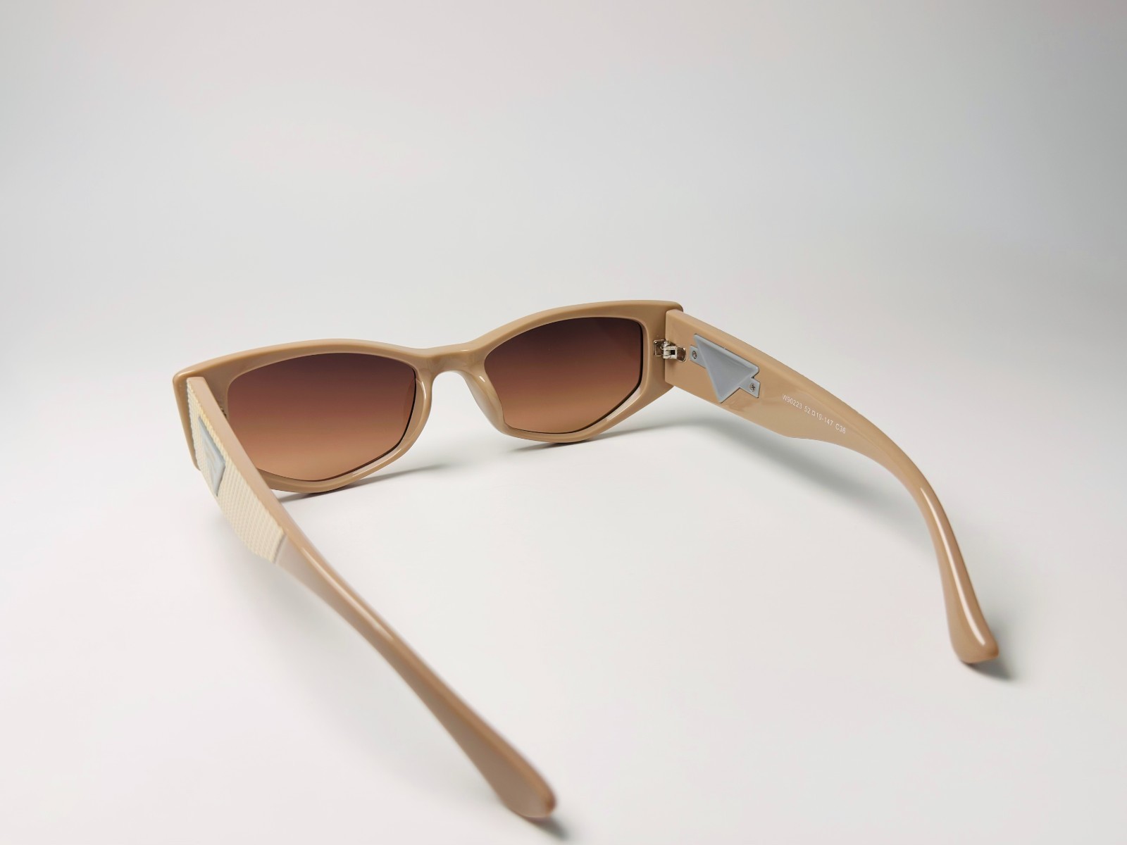 Beige Rectangle Sunglasses for Women Luxury Designer Style Shades Retro Fashion