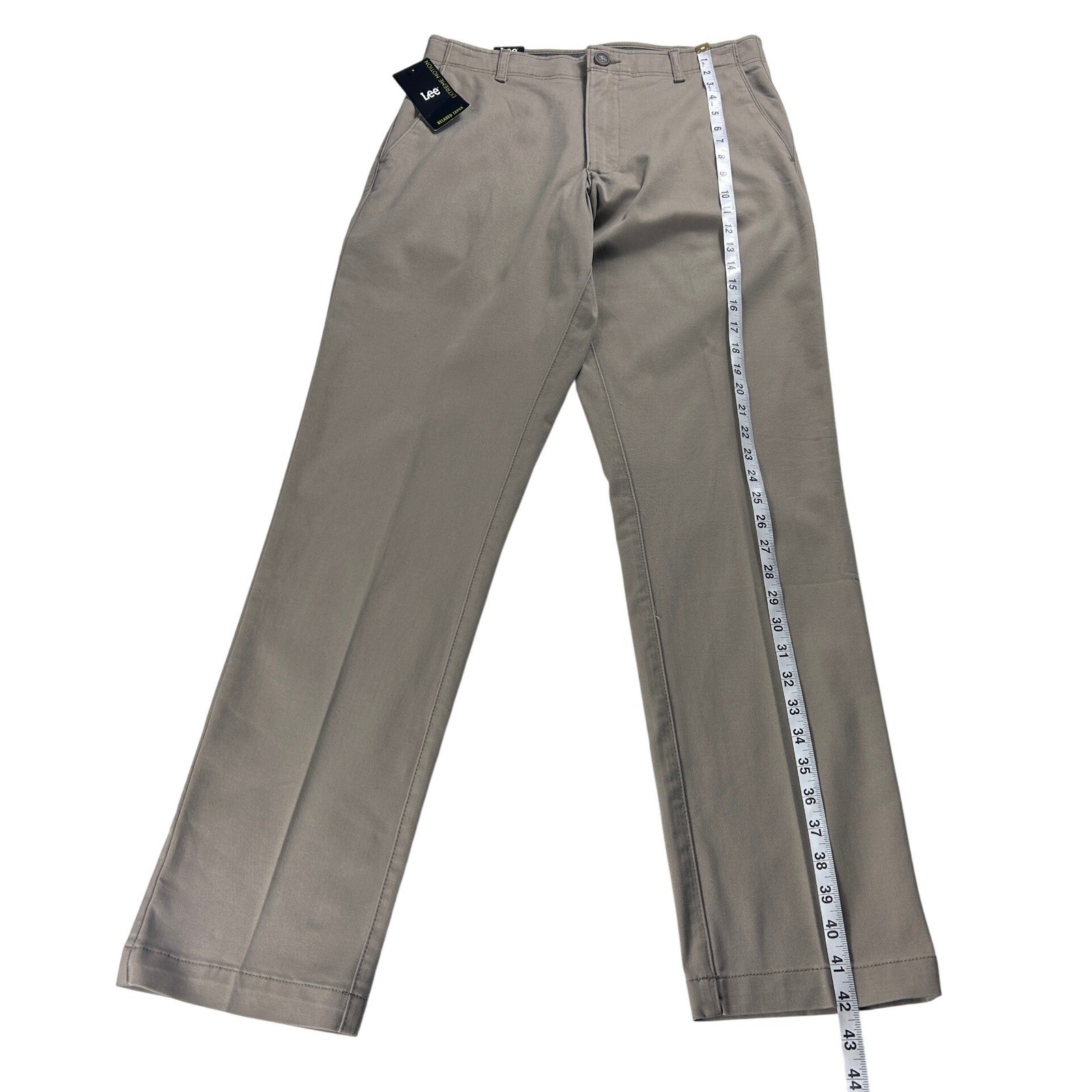 Lee Extreme Motion Relaxed Taper Khaki Pants Mens 32×34 Tan 104276532 NWT