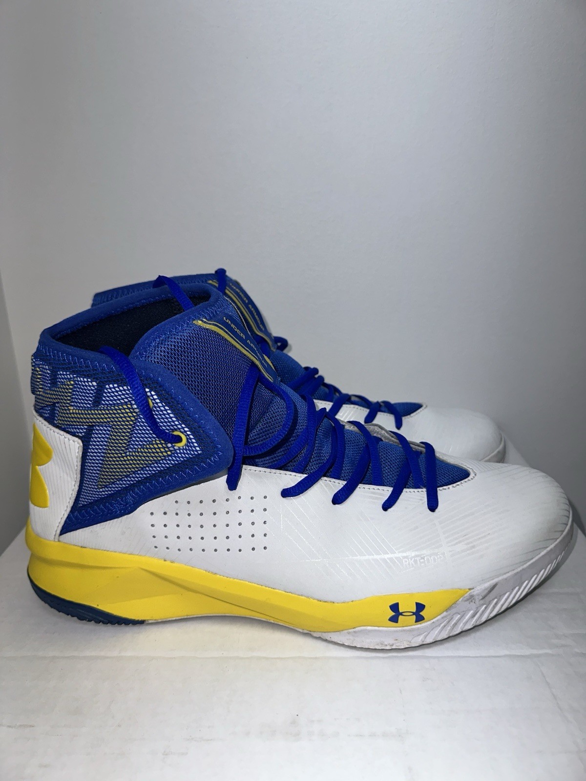 Under Armour Rocket 2 Warriors Home Men’s SIZE 12 Mid Top Basketball Sneakers