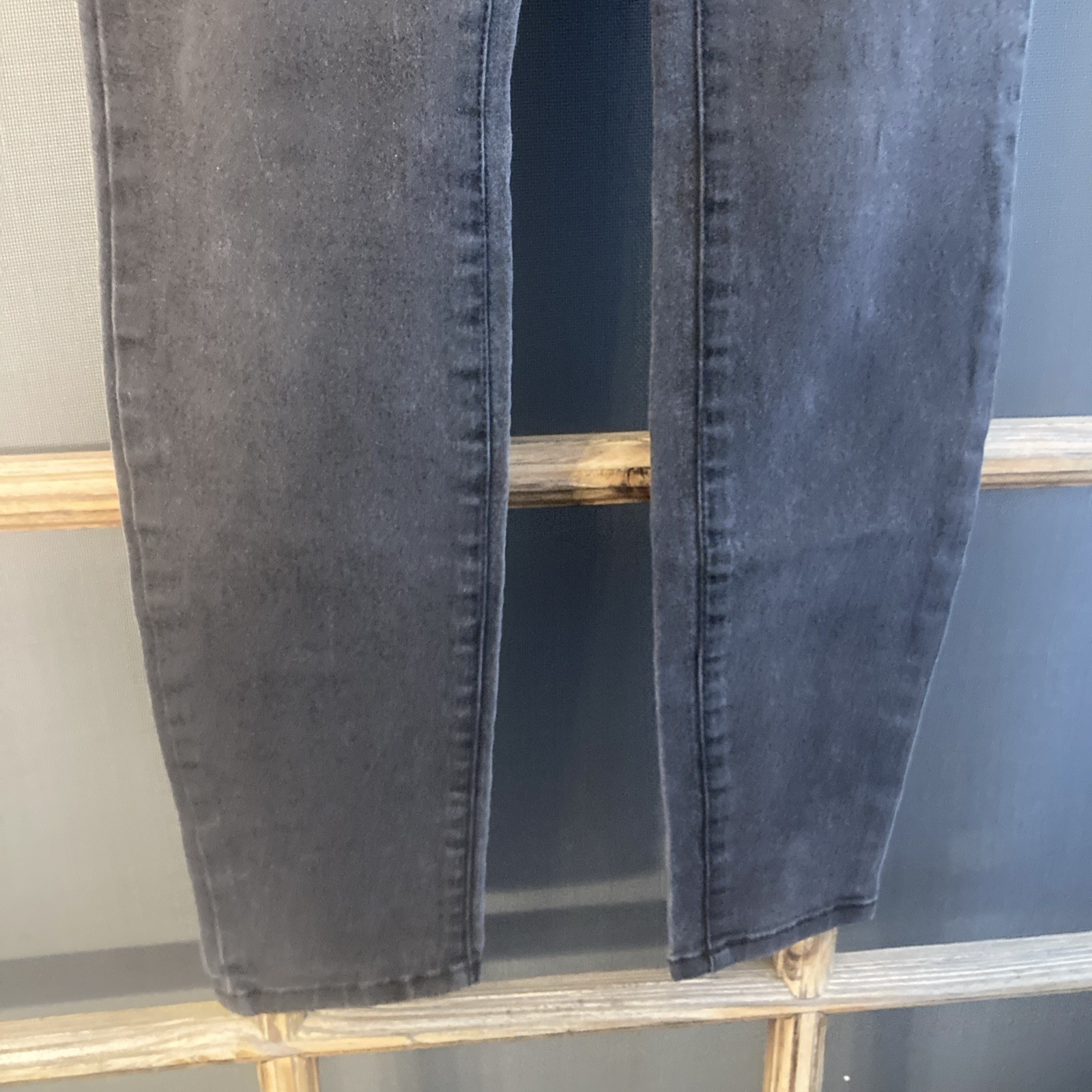 L.E.I Junior’s Emma Jegging Gray Jeans Size 5, Elastic Waist 26-30 Inseam 28