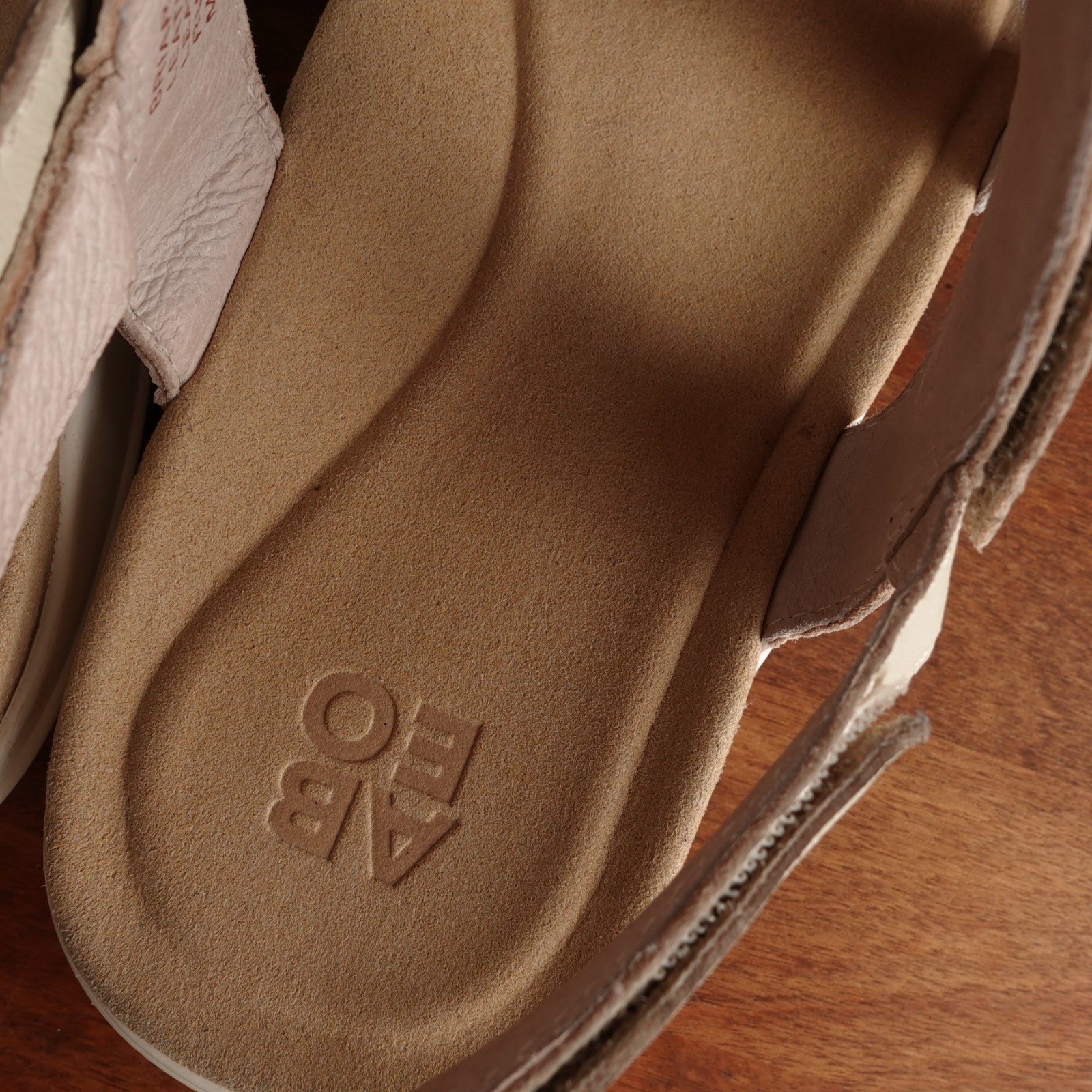 Abeo Sandals WMS SZ 8 Beige Briar Leather Comfort Coastal Walking Travel Shoes