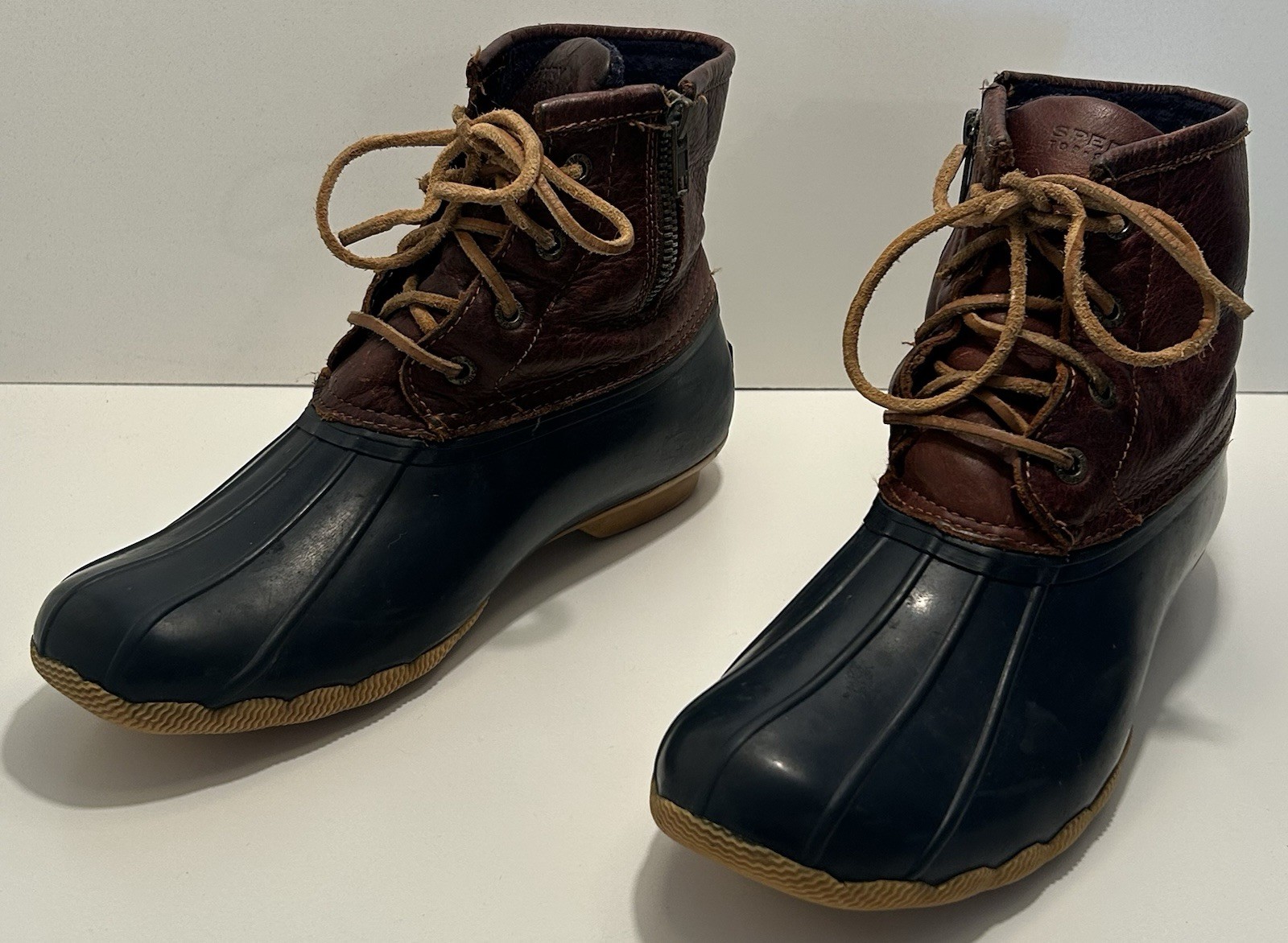 Sperry waterproof Rubber boot blue/brown size 8.5 closure zipper and lace-up