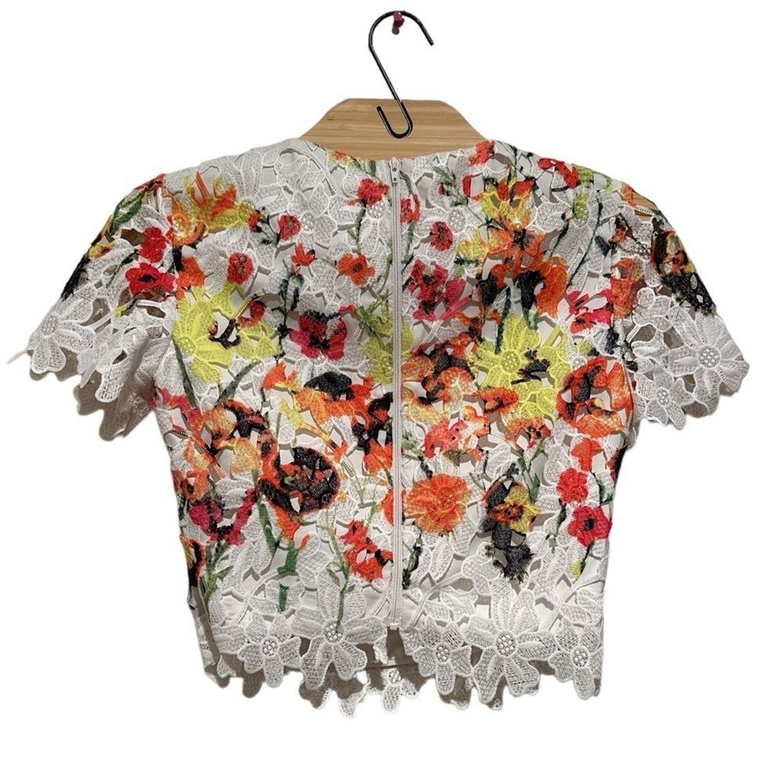 BADGLEY MISCHKA FLORAL EYELET CROPPED TWEE BACK ZIPPERED WHITE GREEN TOP 0