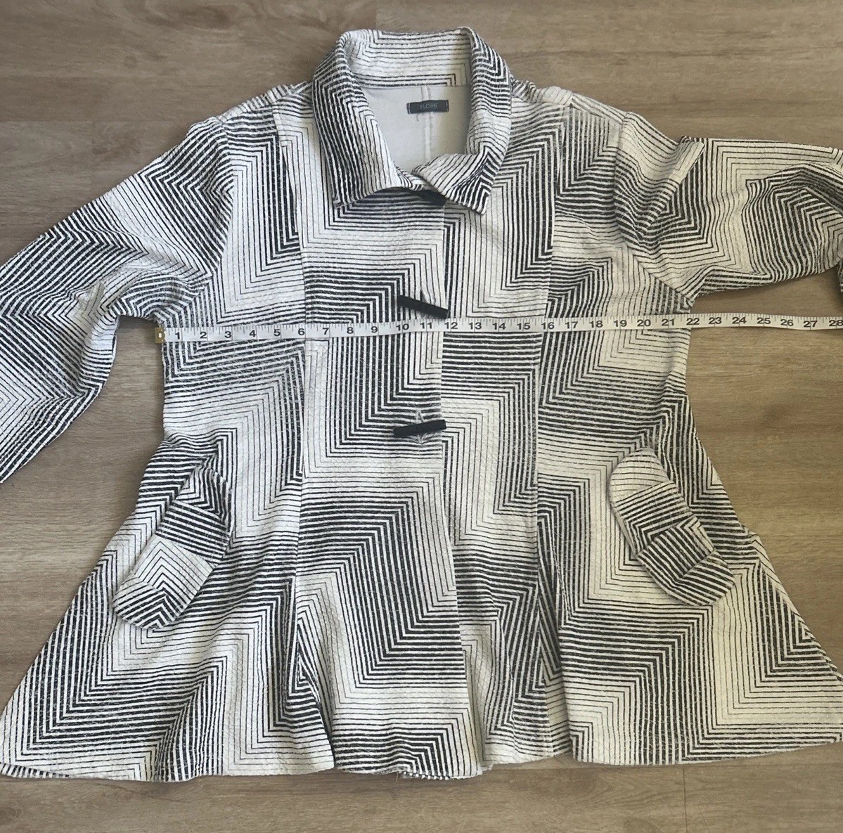Yushi Women’s Black White Geometric Swing Jacket w/Pockets Toggle Buttons Size L