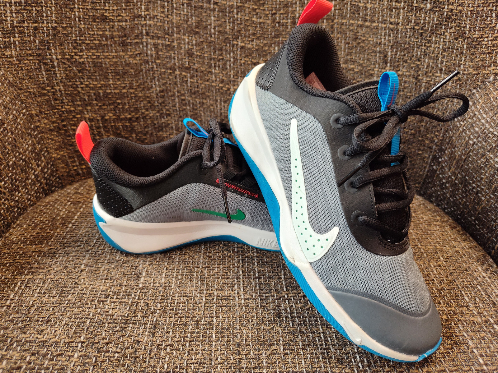 Nike Omni Multi-Court Low Cool Gray Blue Lightning Size 7Y – DM9027-006