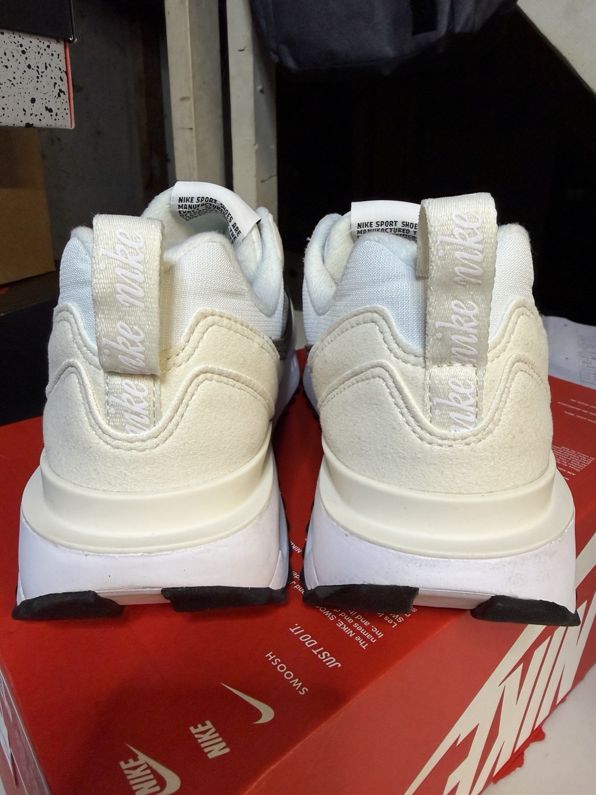 Dc4068 102 Women’s Nike Air Max Dawn SZ 10