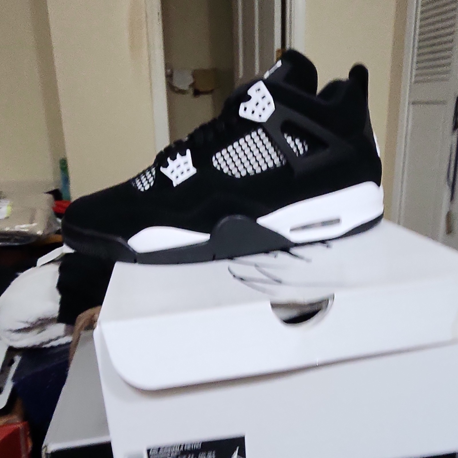 Jordan Air Jordan 4 Retro White Thunder Black/White 2024 FQ8138-001 Nubuck
